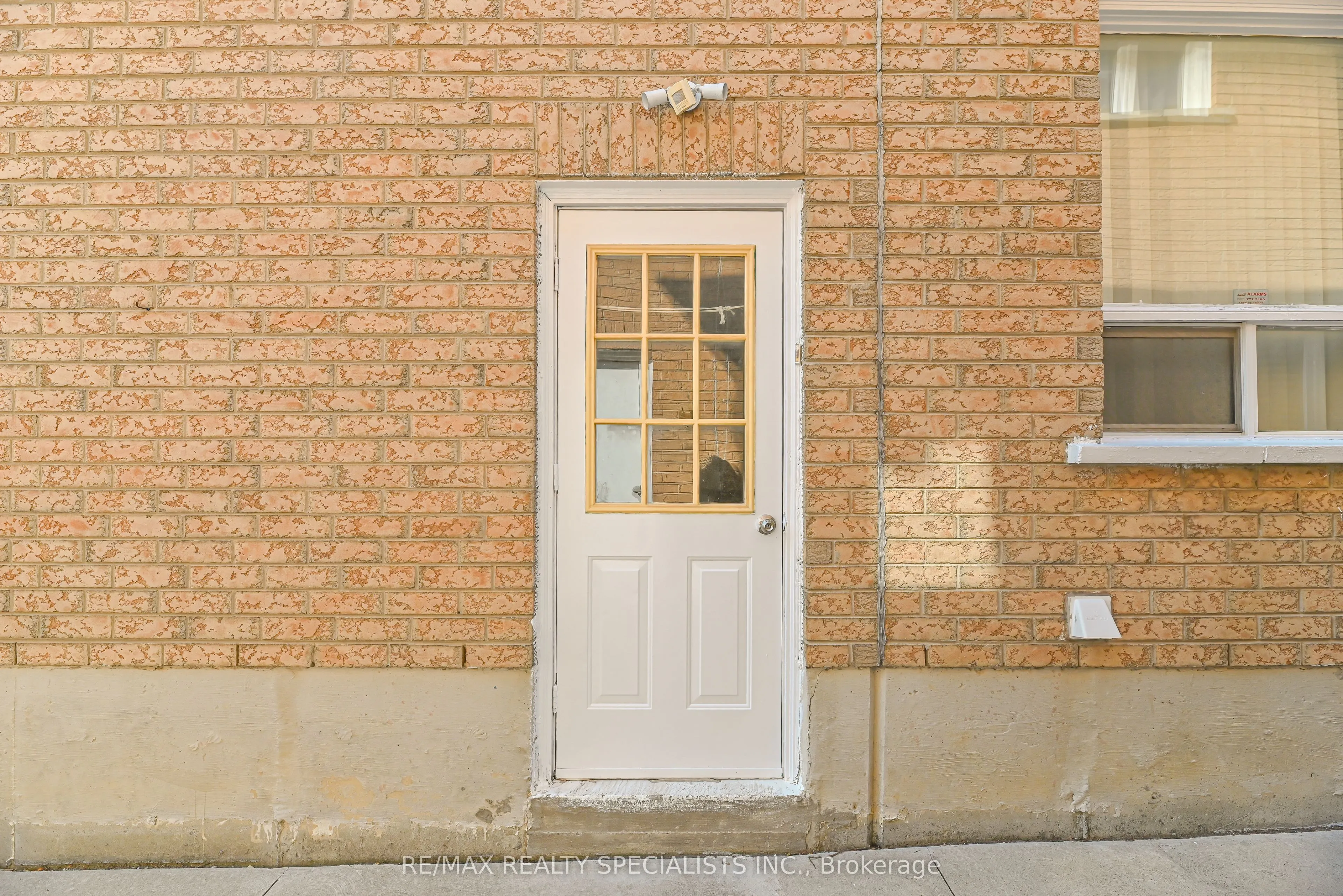 25 Chadwick Street E