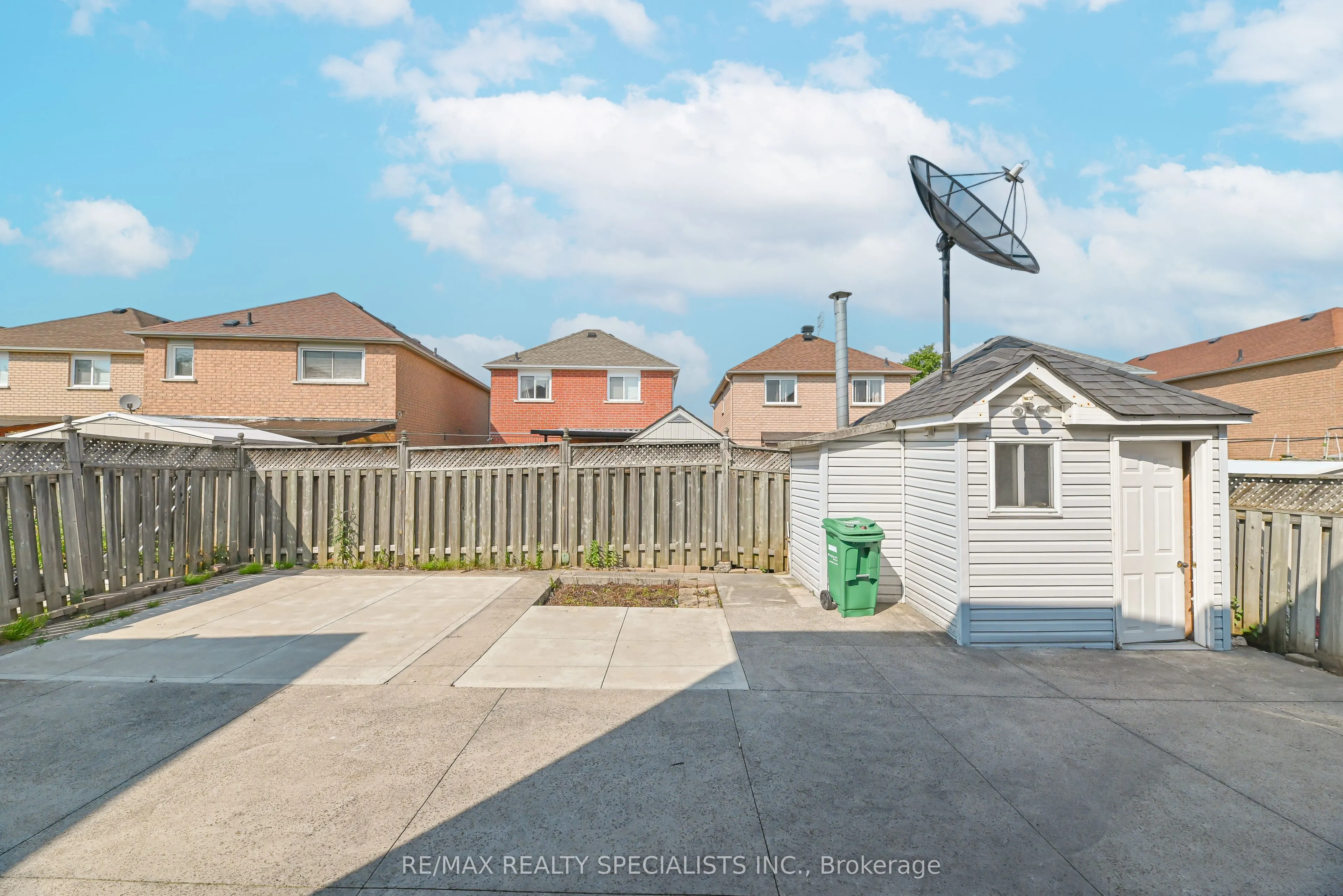 25 Chadwick Street E
