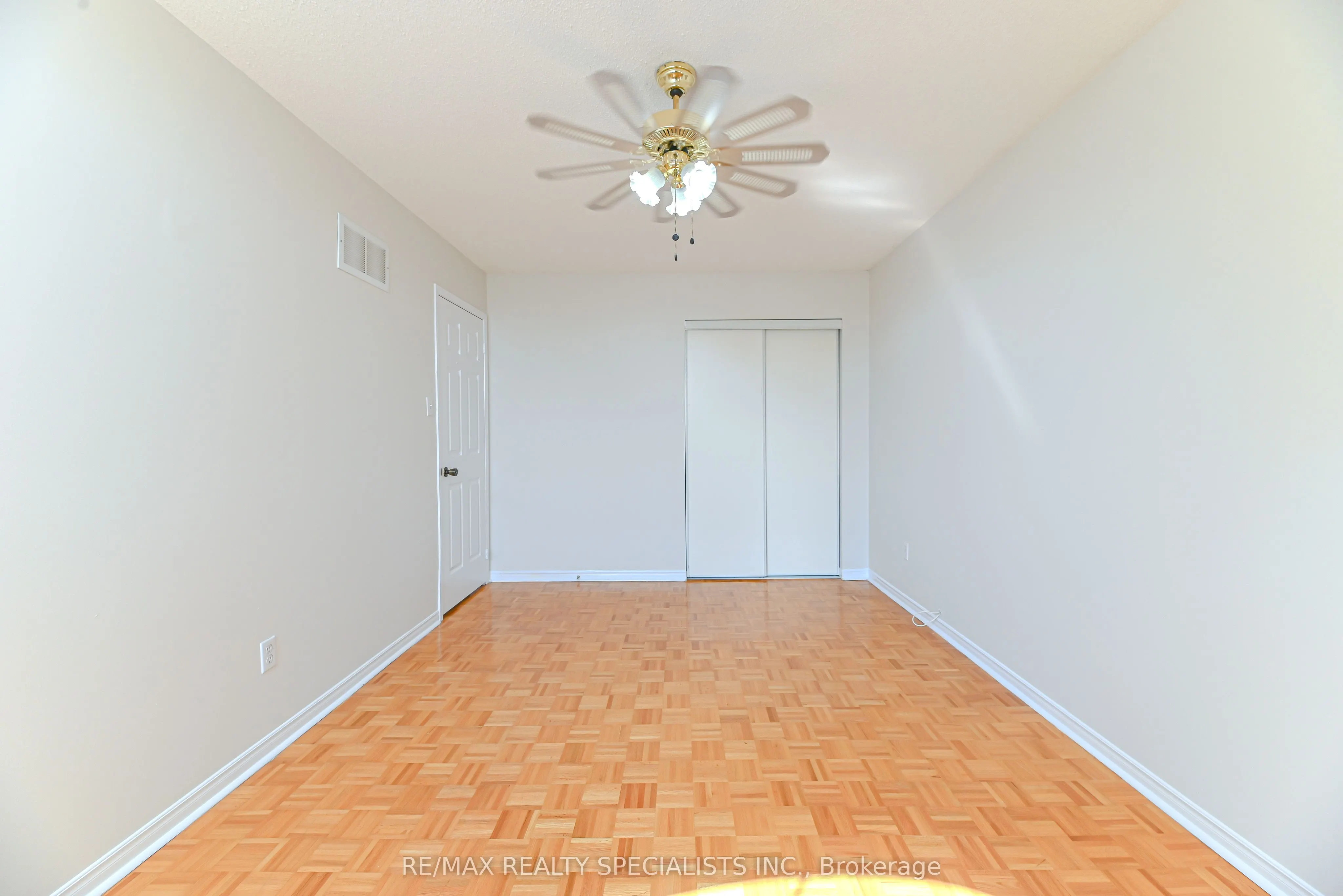 25 Chadwick Street E