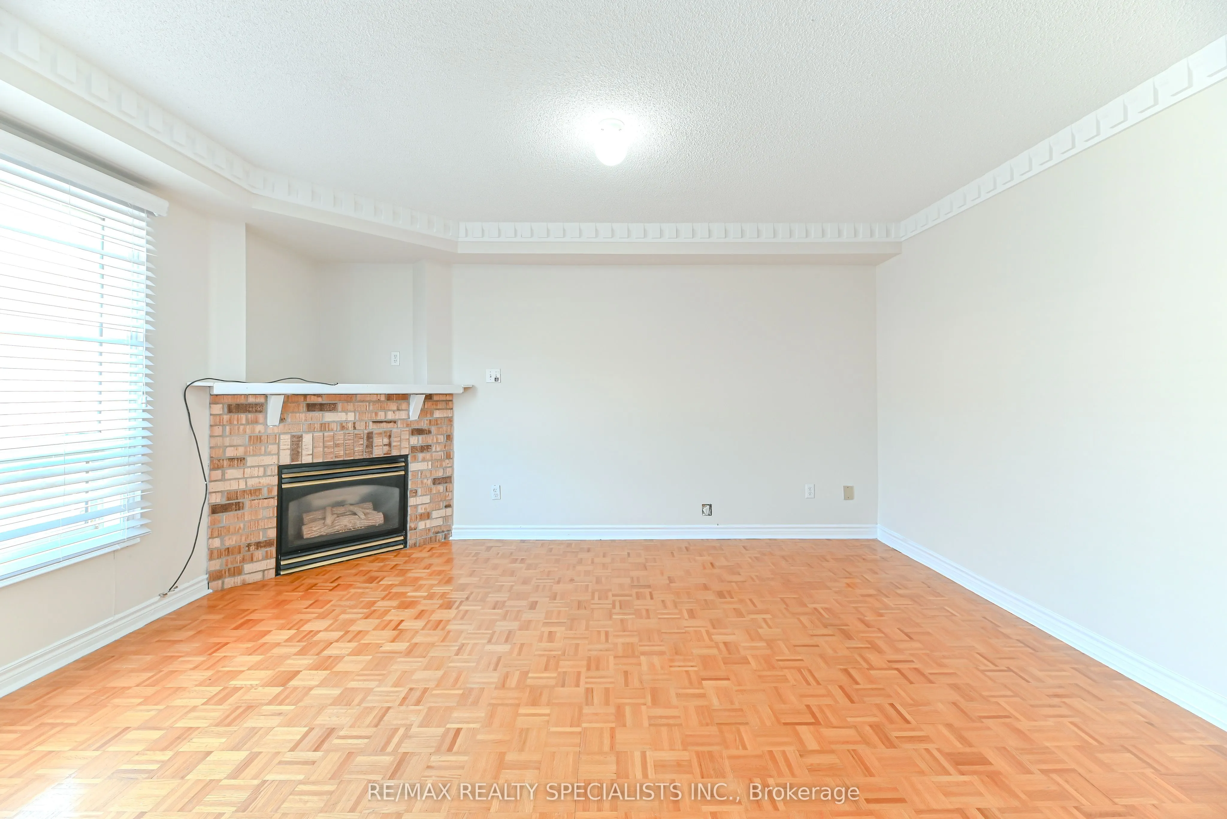 25 Chadwick Street E