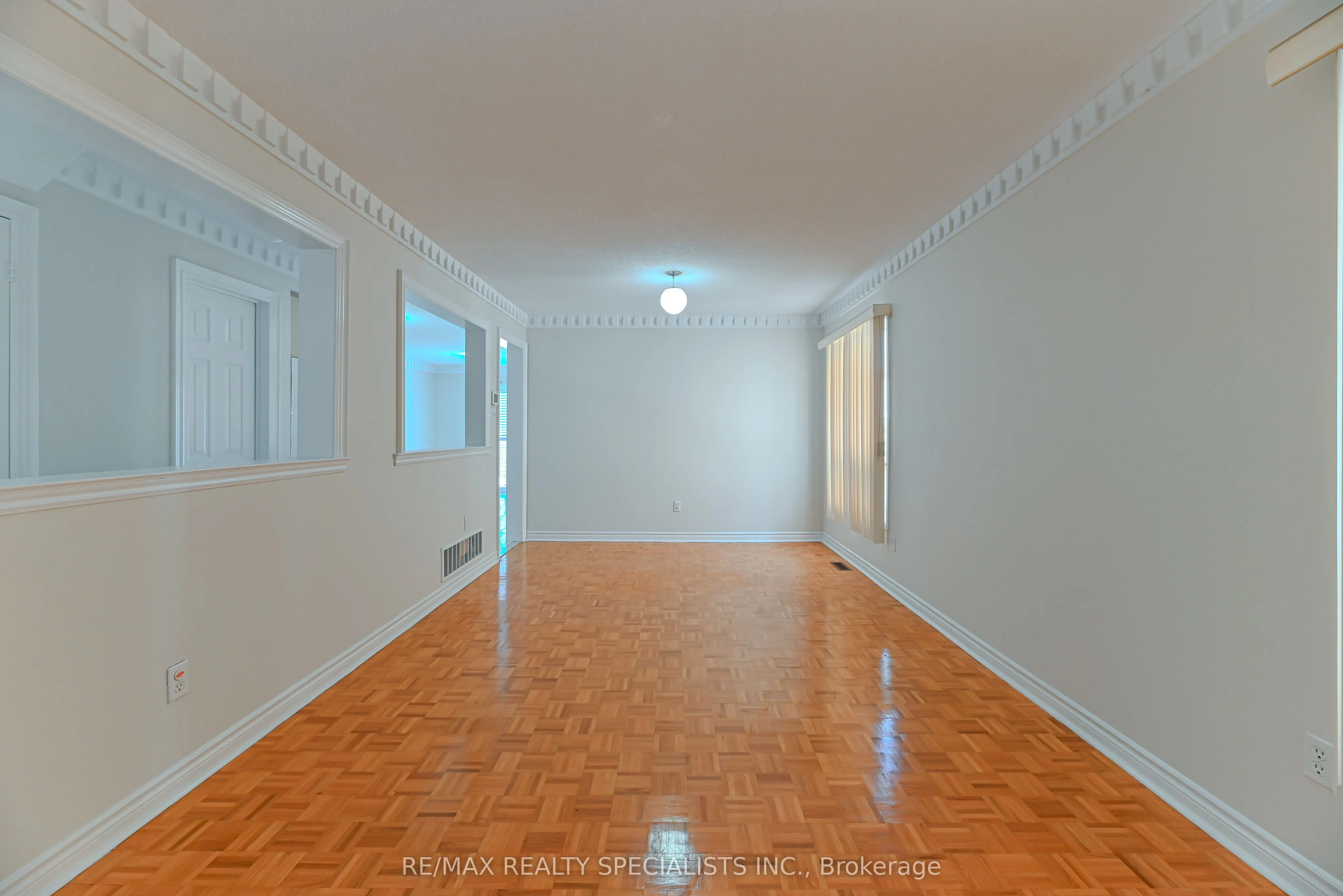 25 Chadwick Street E