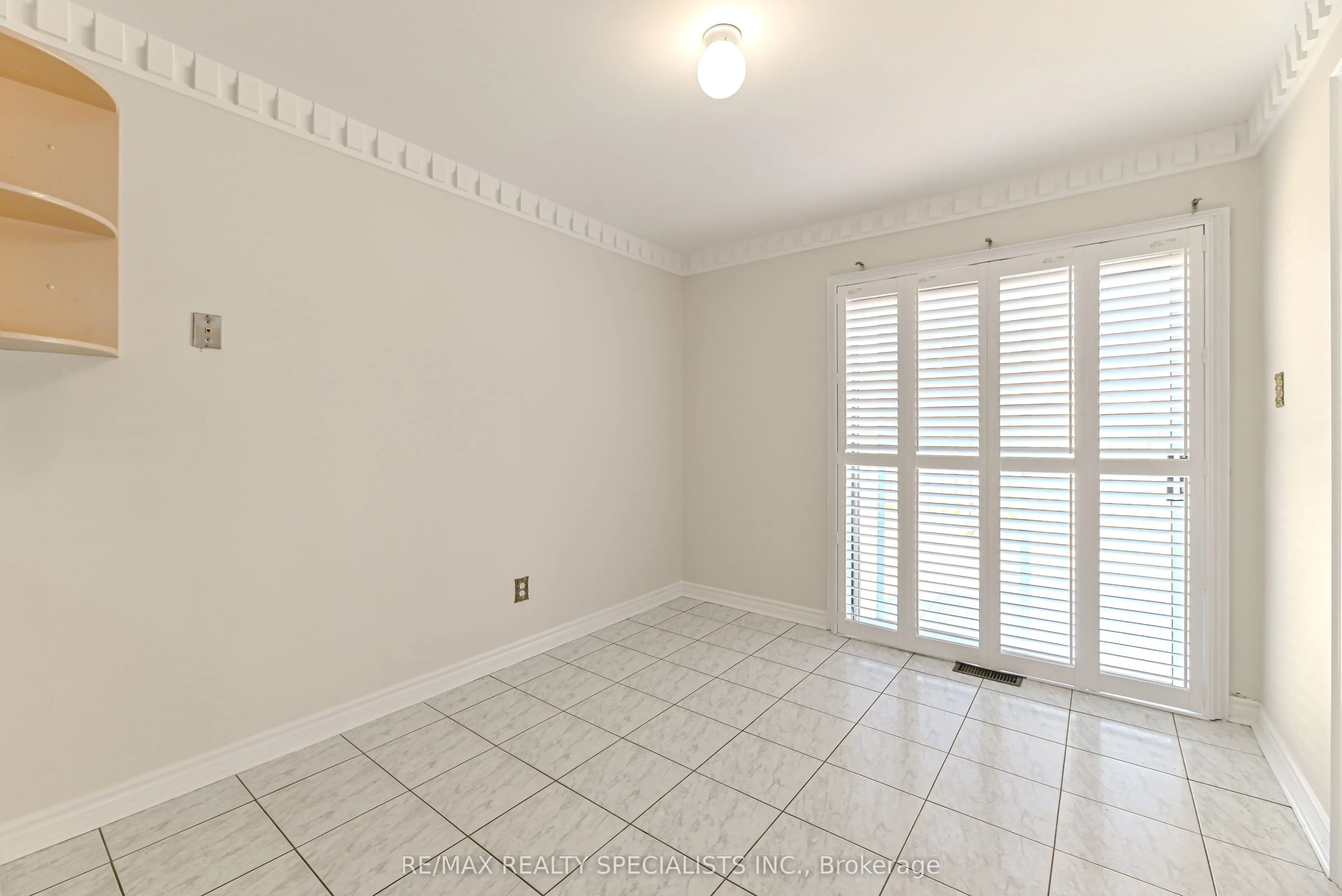 25 Chadwick Street E