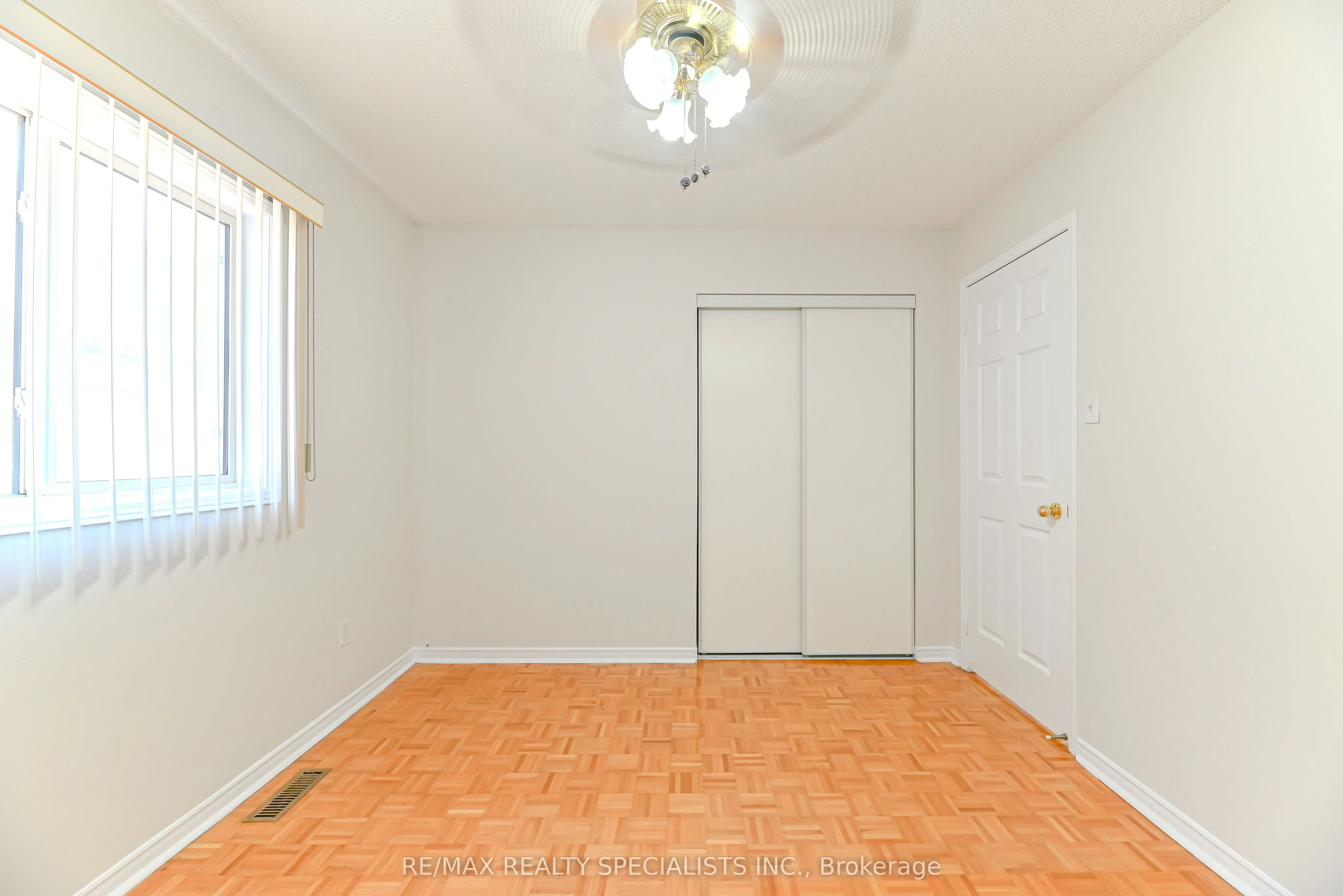 25 Chadwick Street E