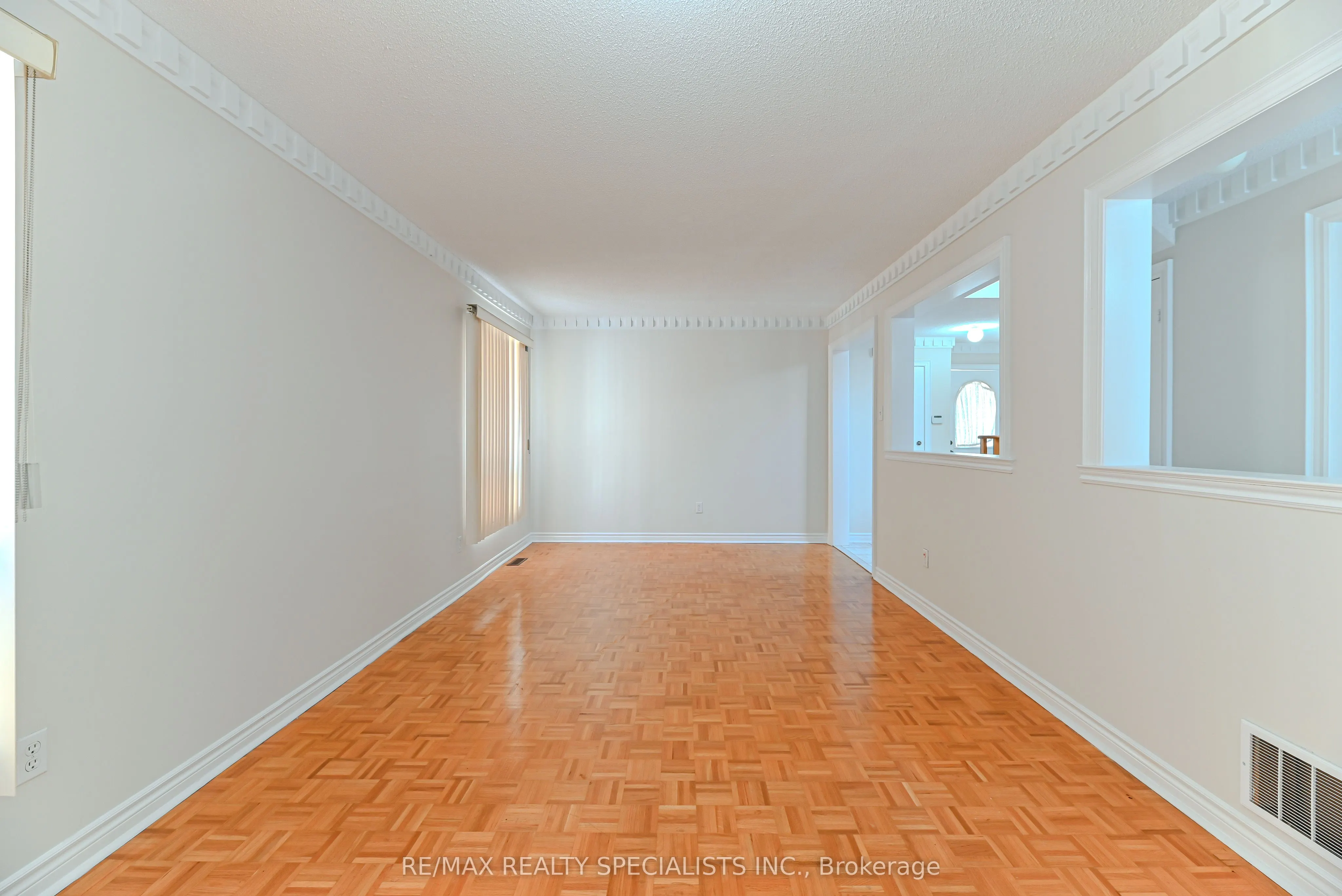 25 Chadwick Street E
