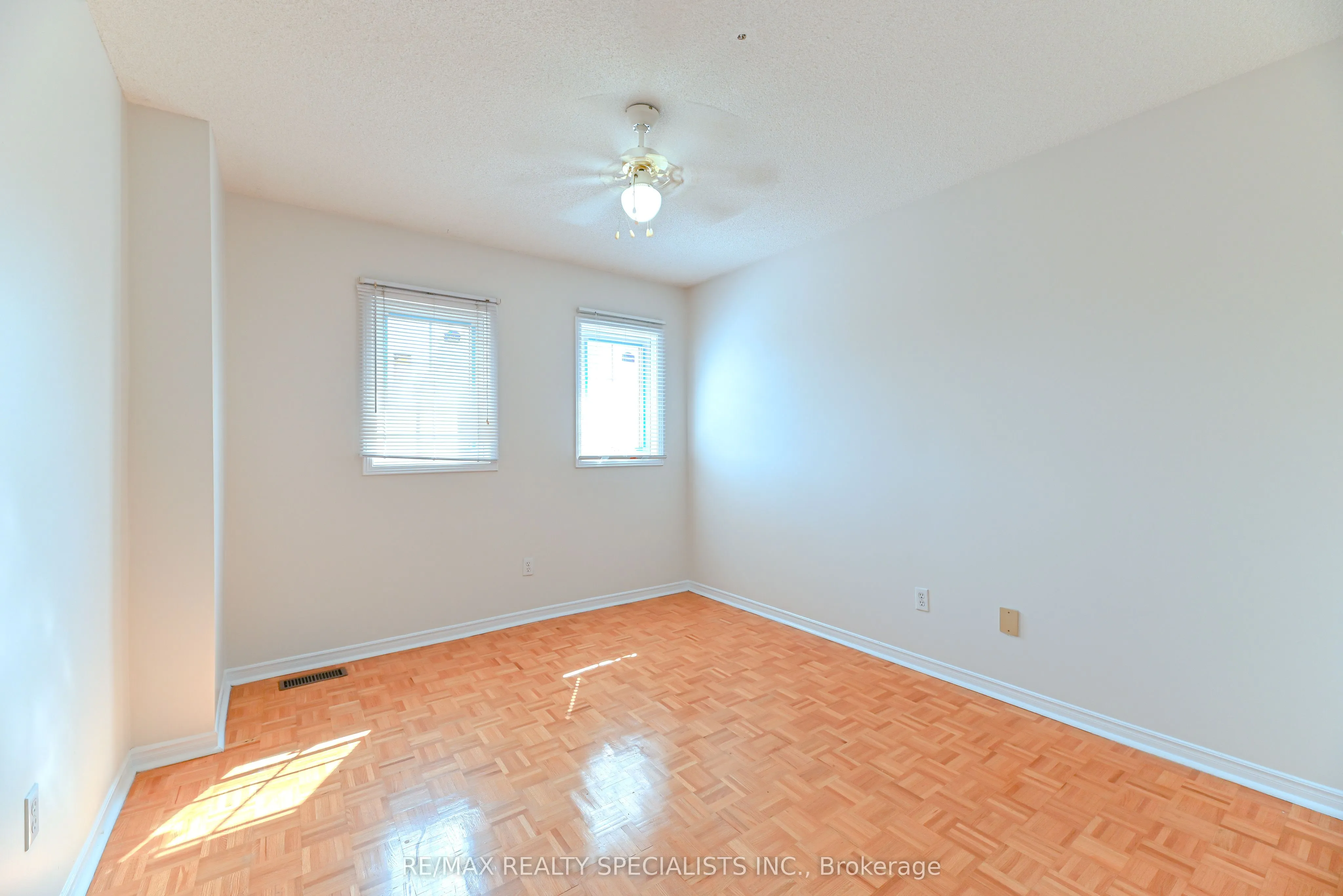 25 Chadwick Street E