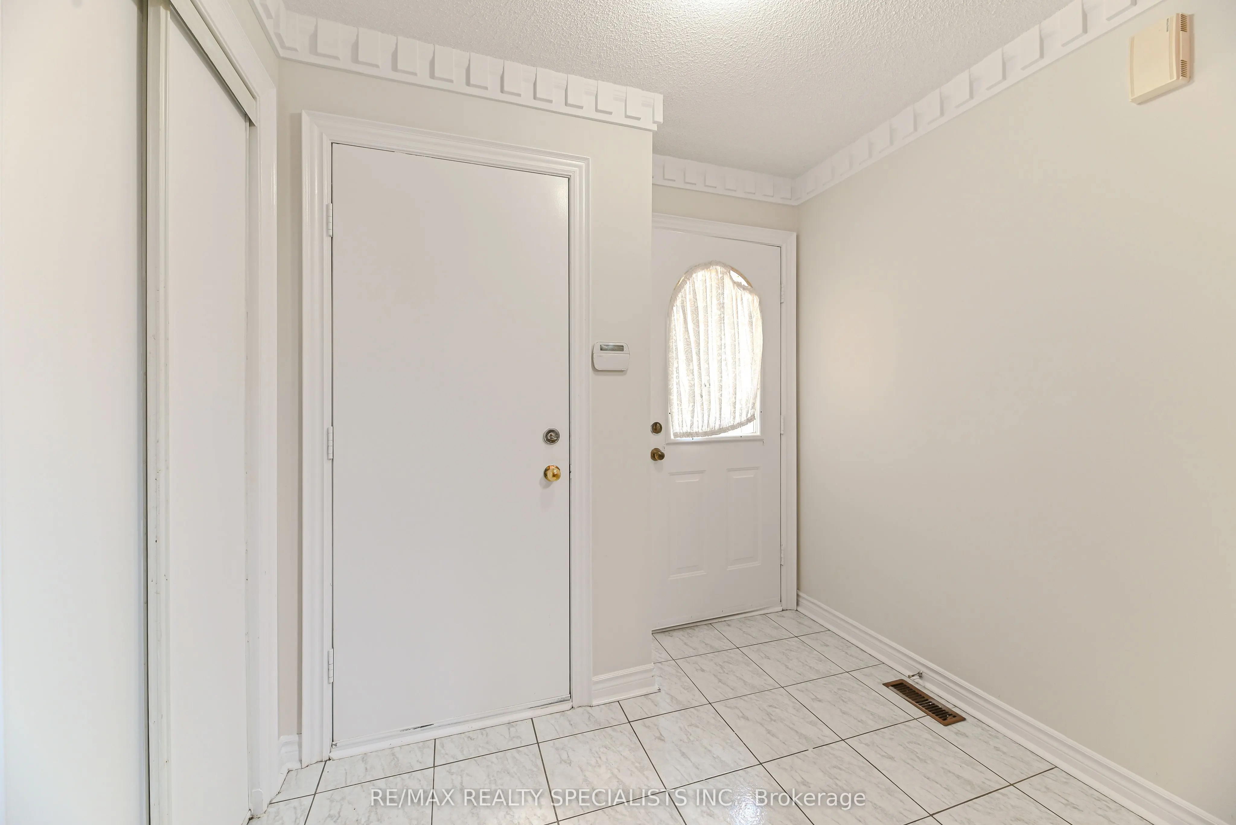 25 Chadwick Street E