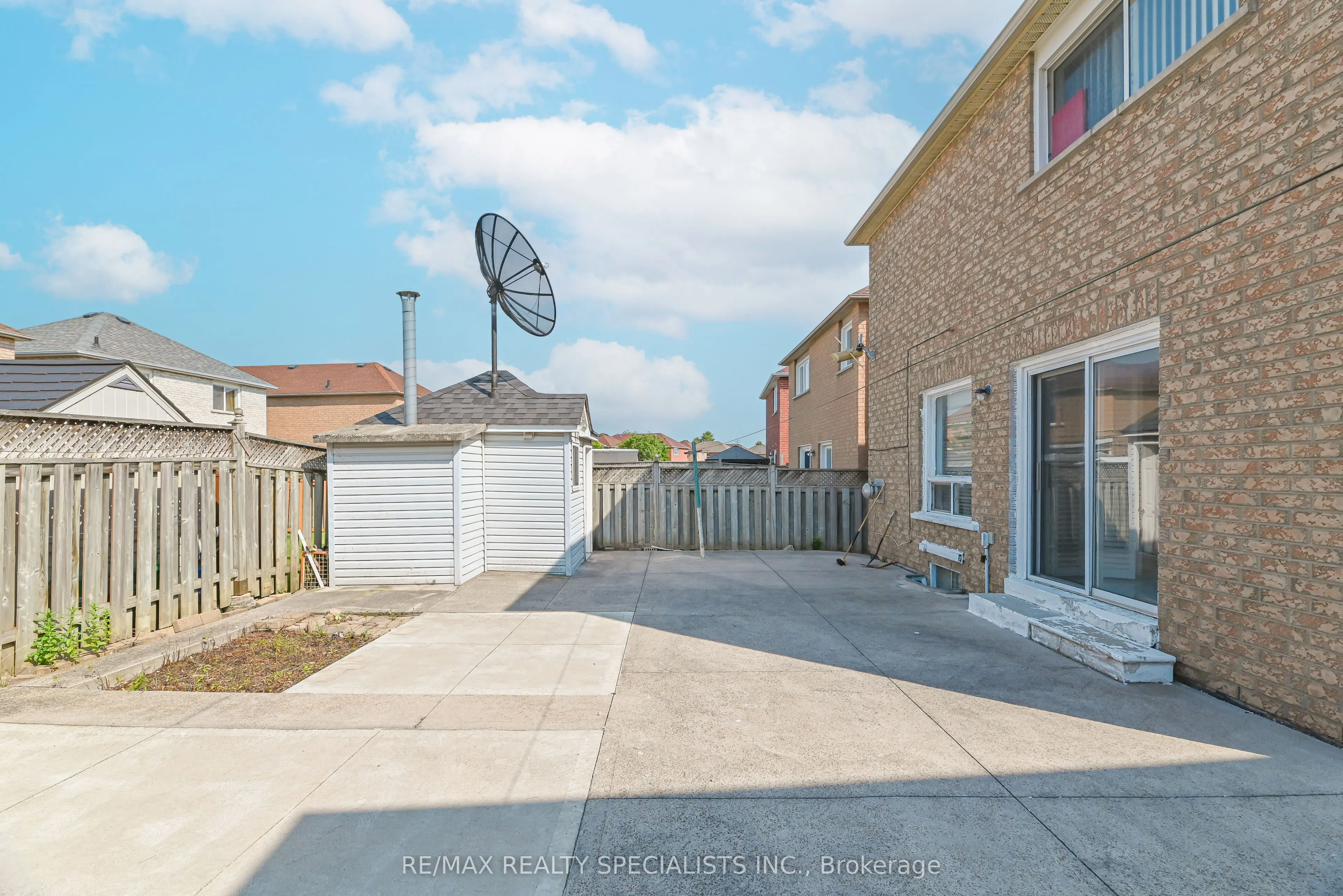 25 Chadwick Street E