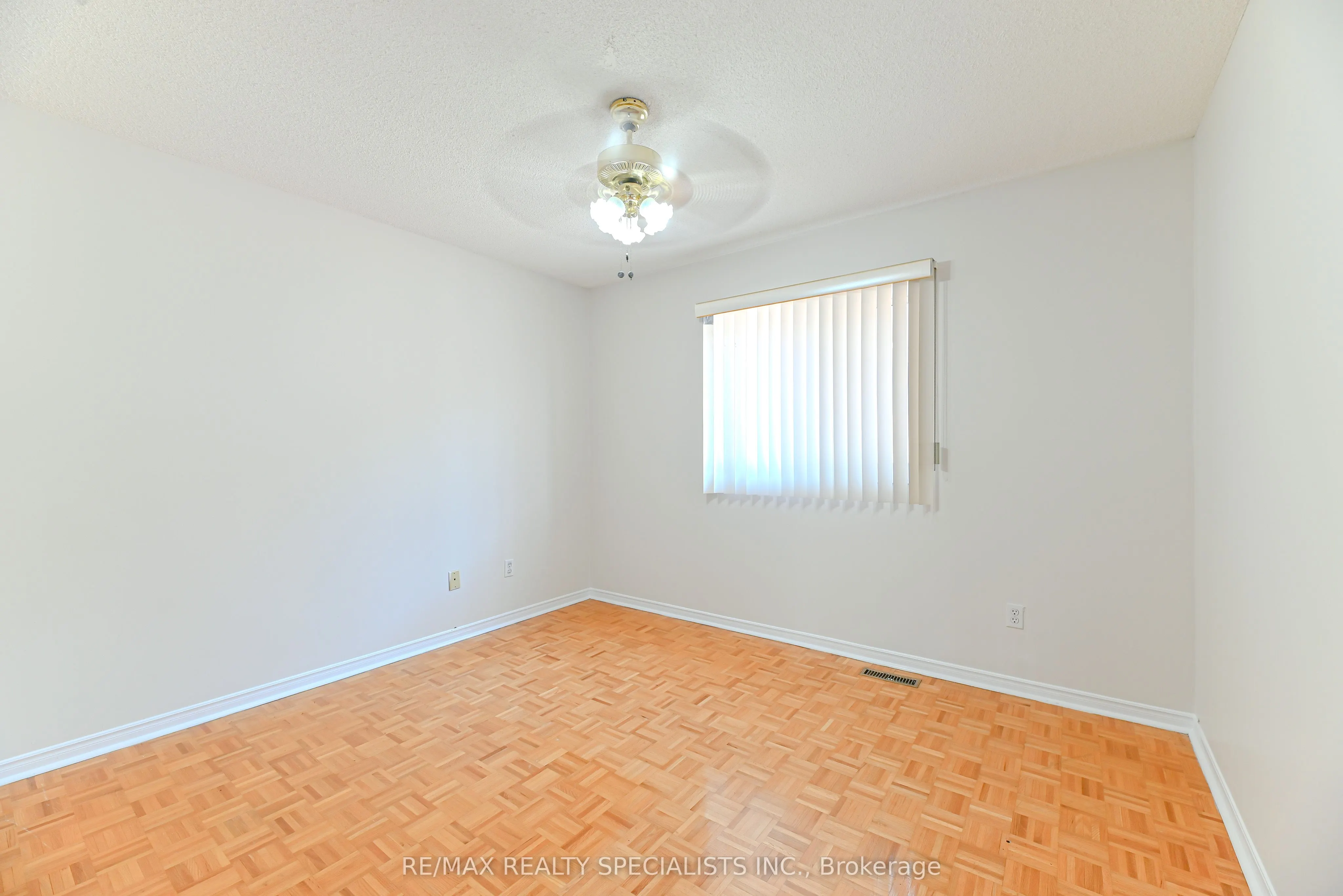 25 Chadwick Street E