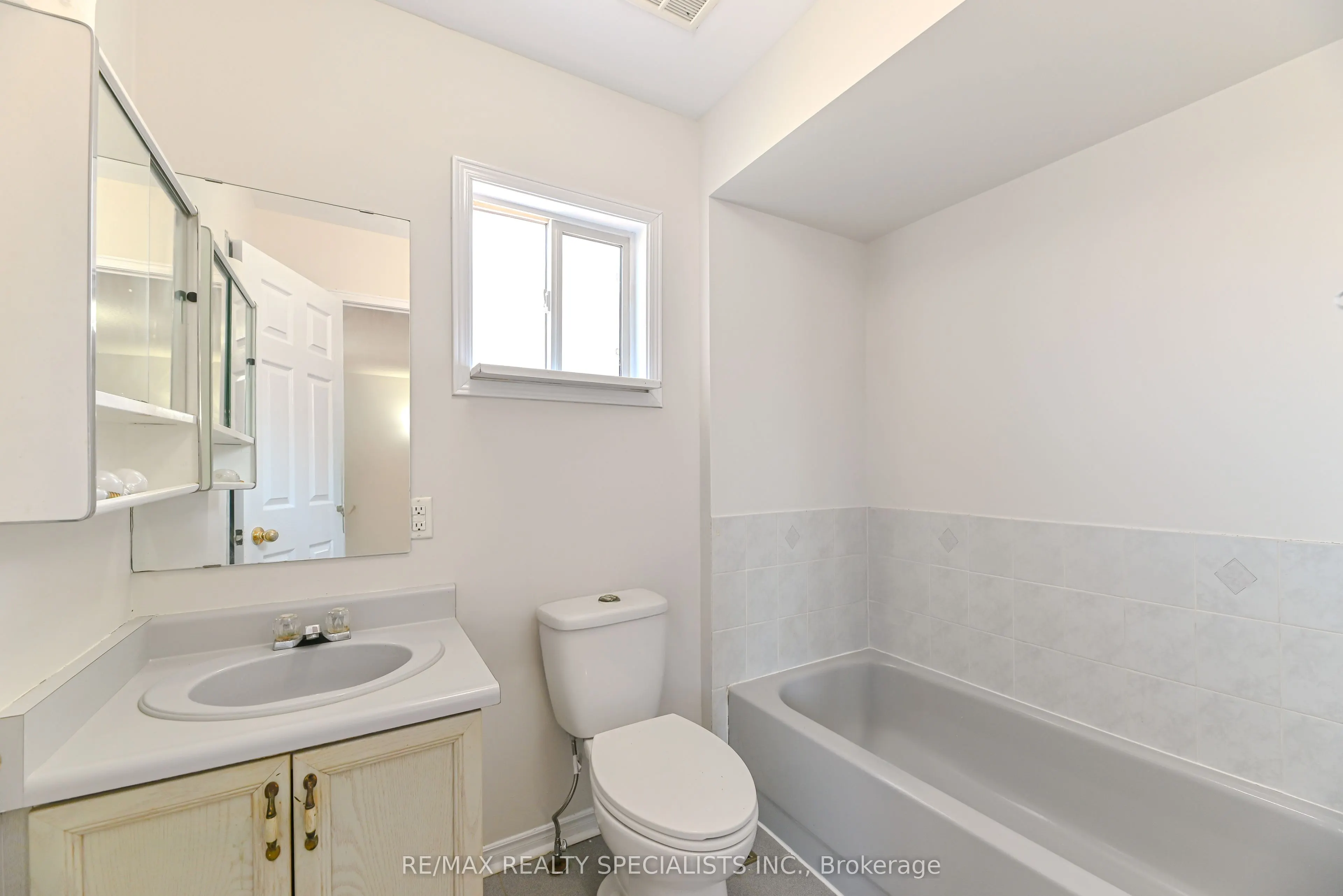25 Chadwick Street E