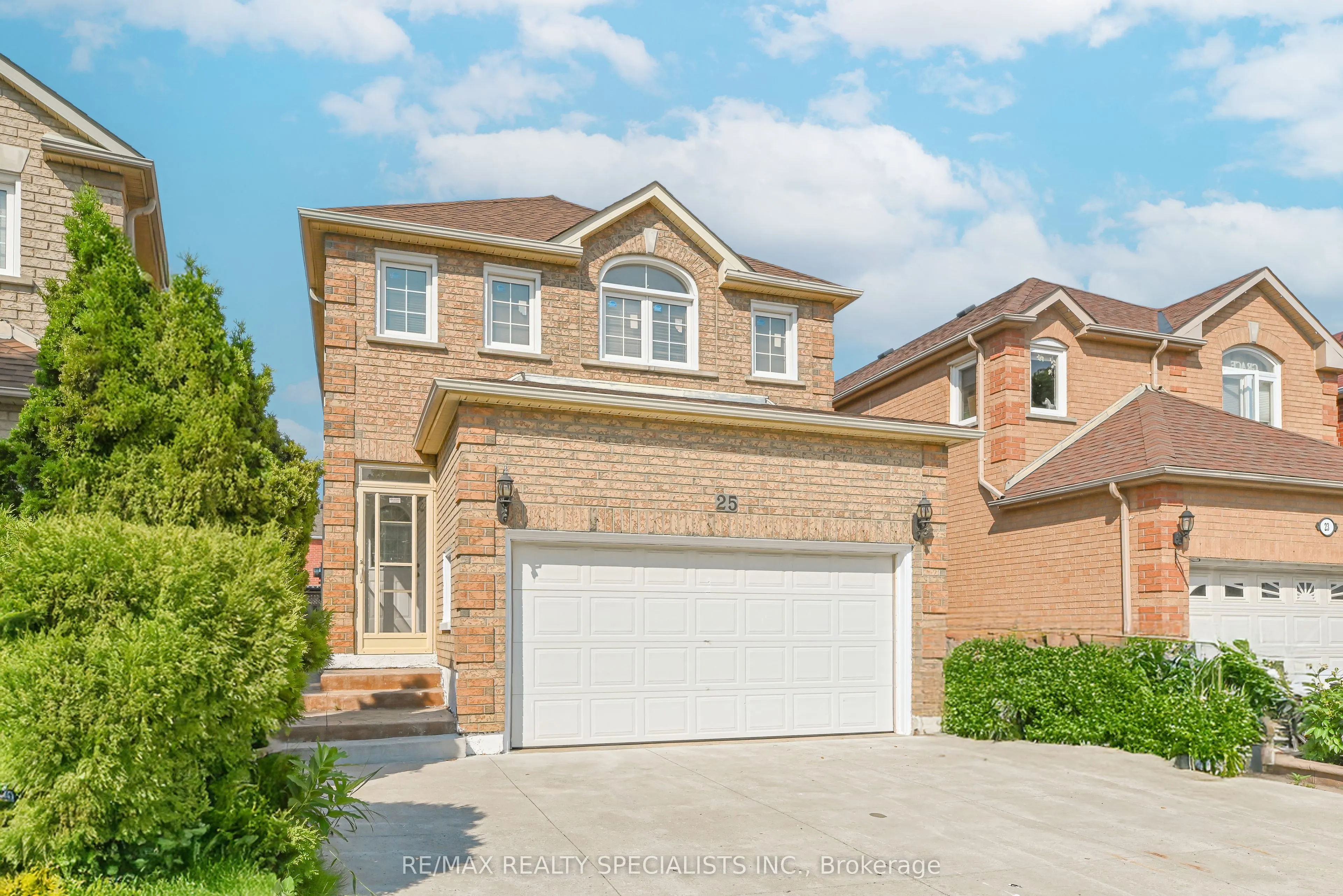 25 Chadwick Street E