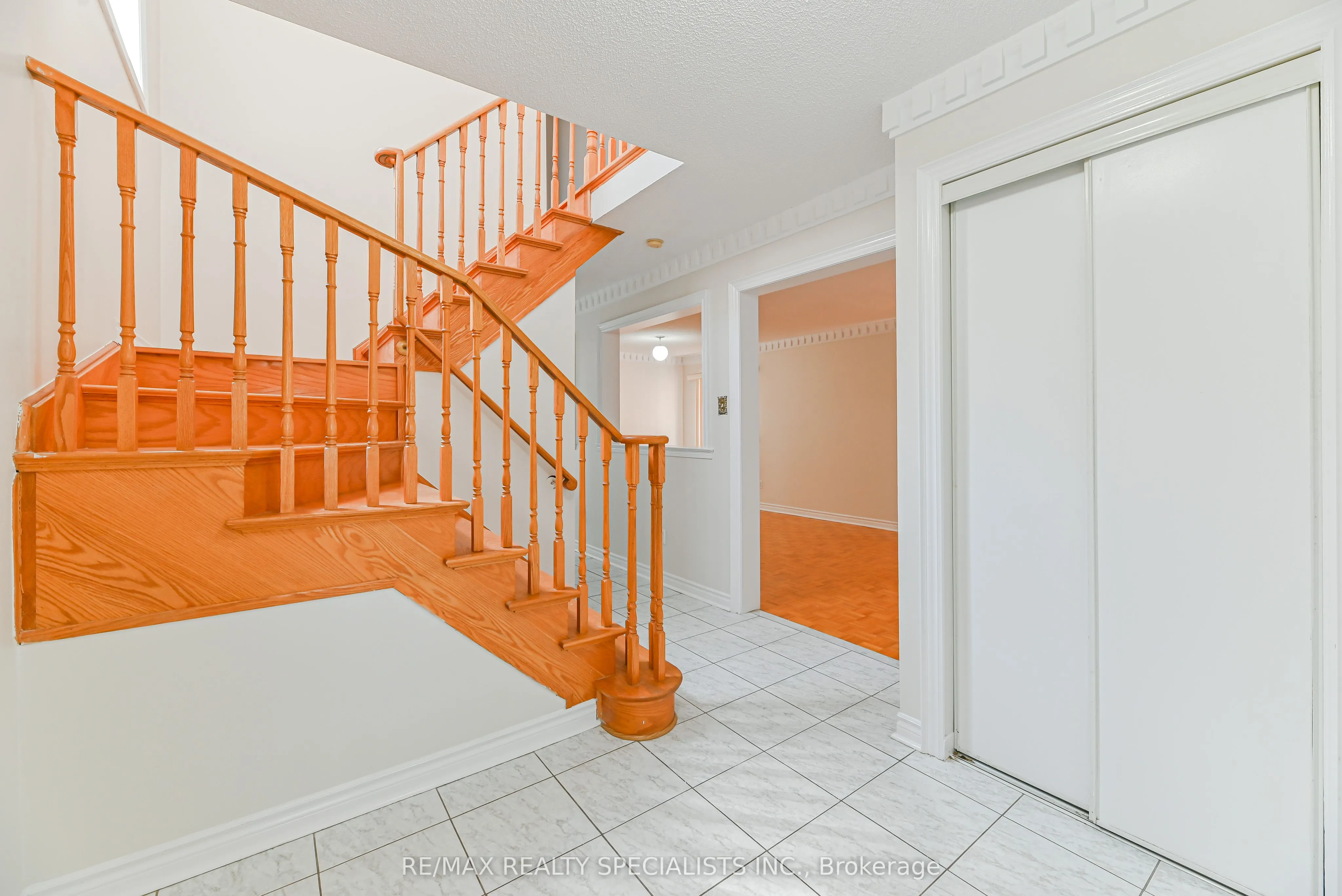 25 Chadwick Street E