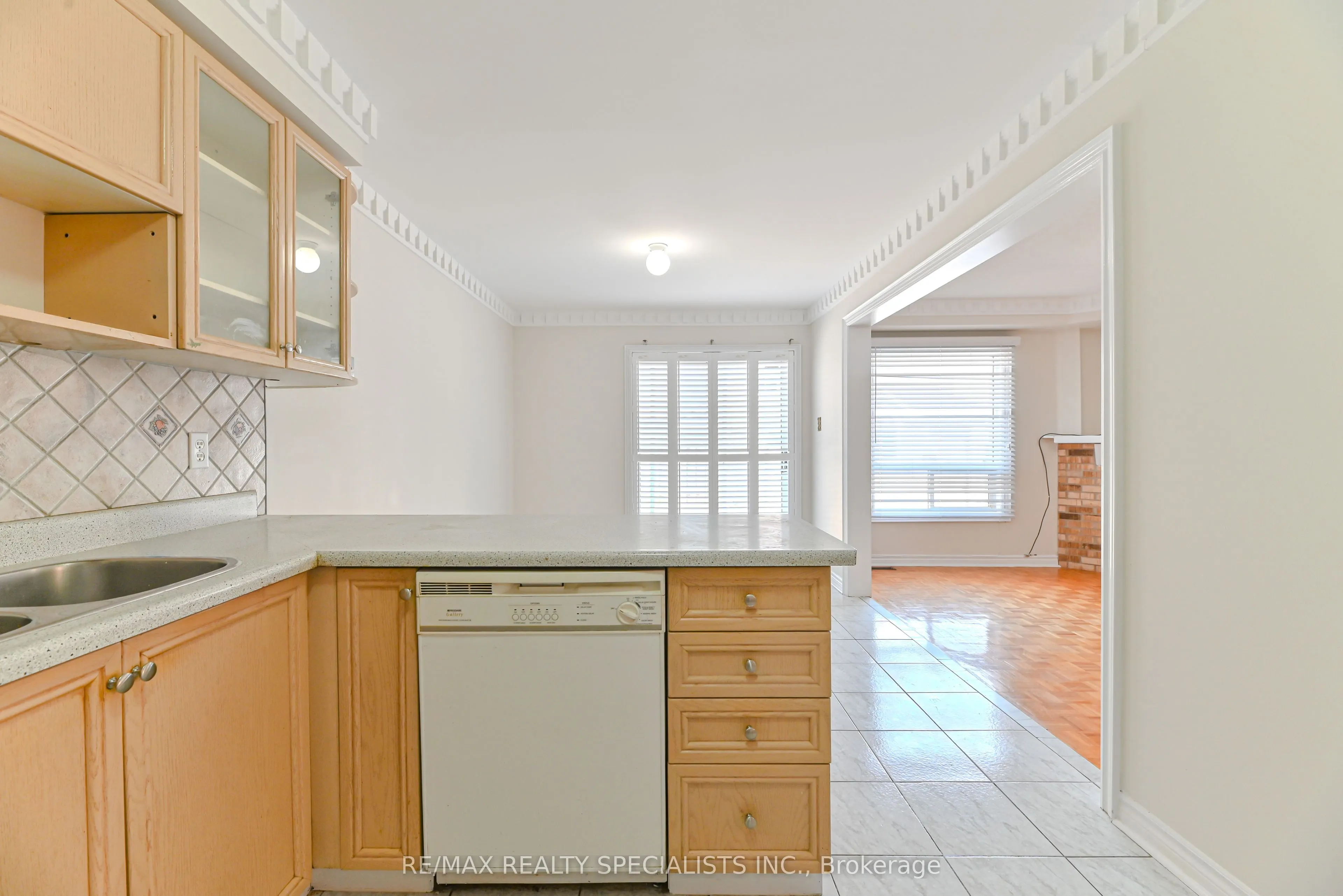 25 Chadwick Street E