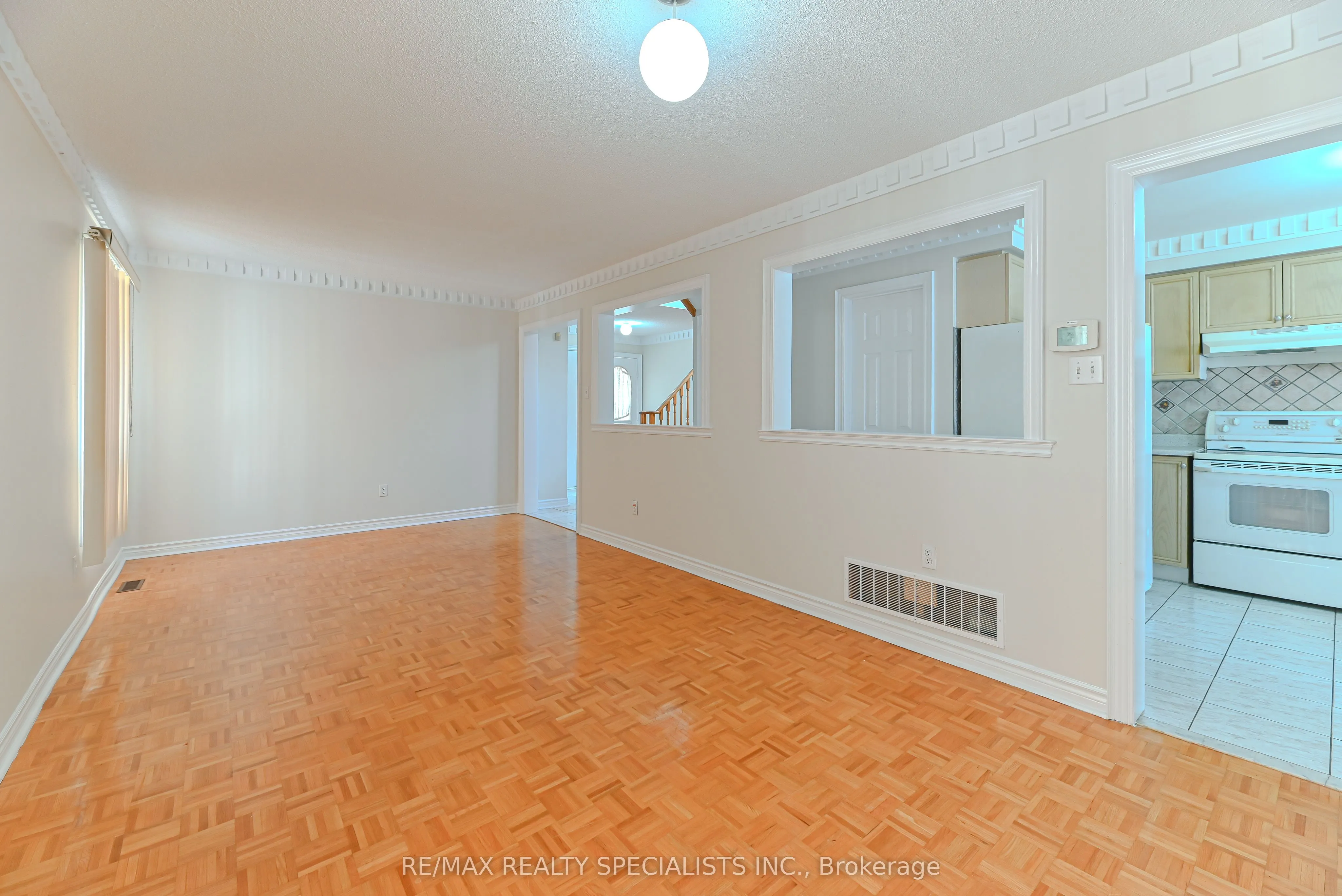 25 Chadwick Street E