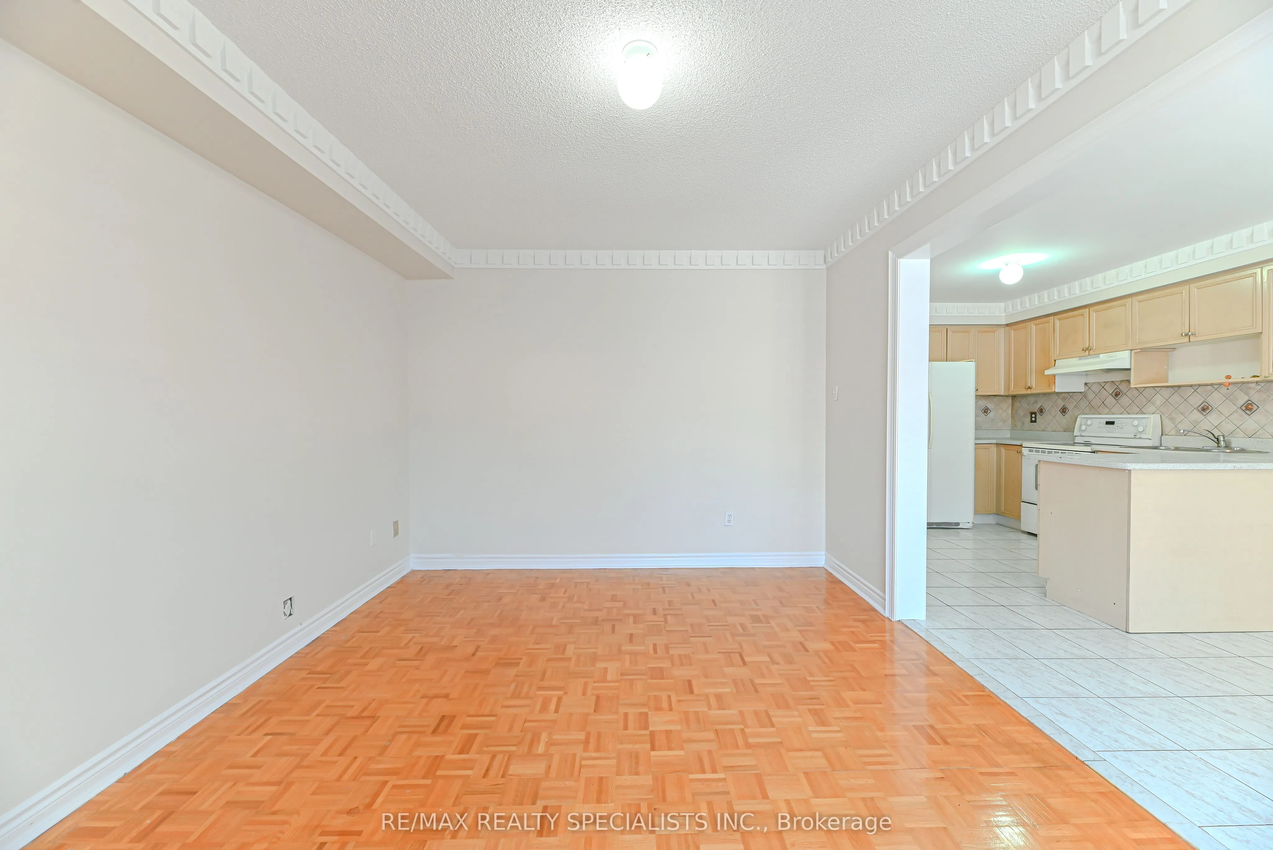 25 Chadwick Street E