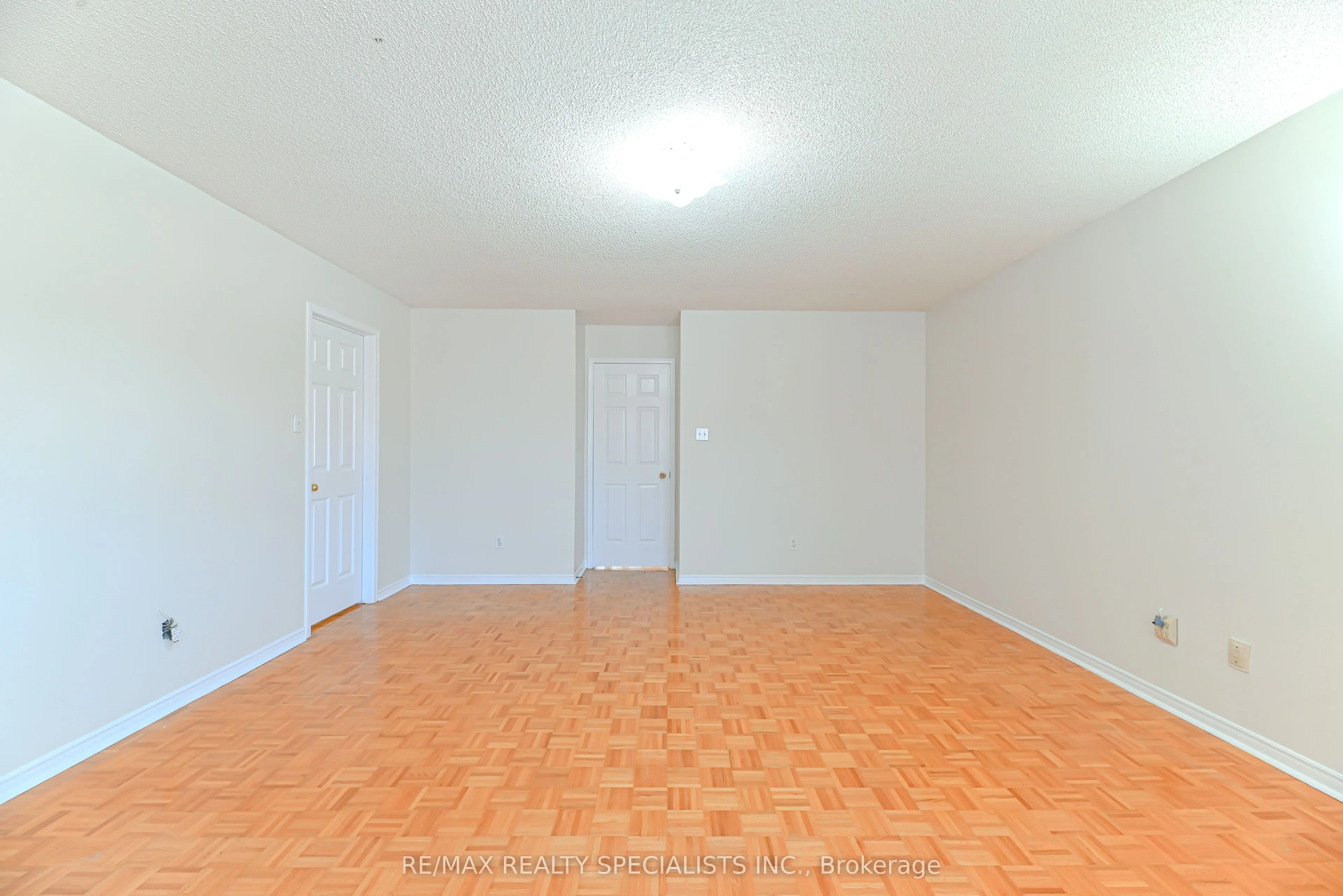 25 Chadwick Street E