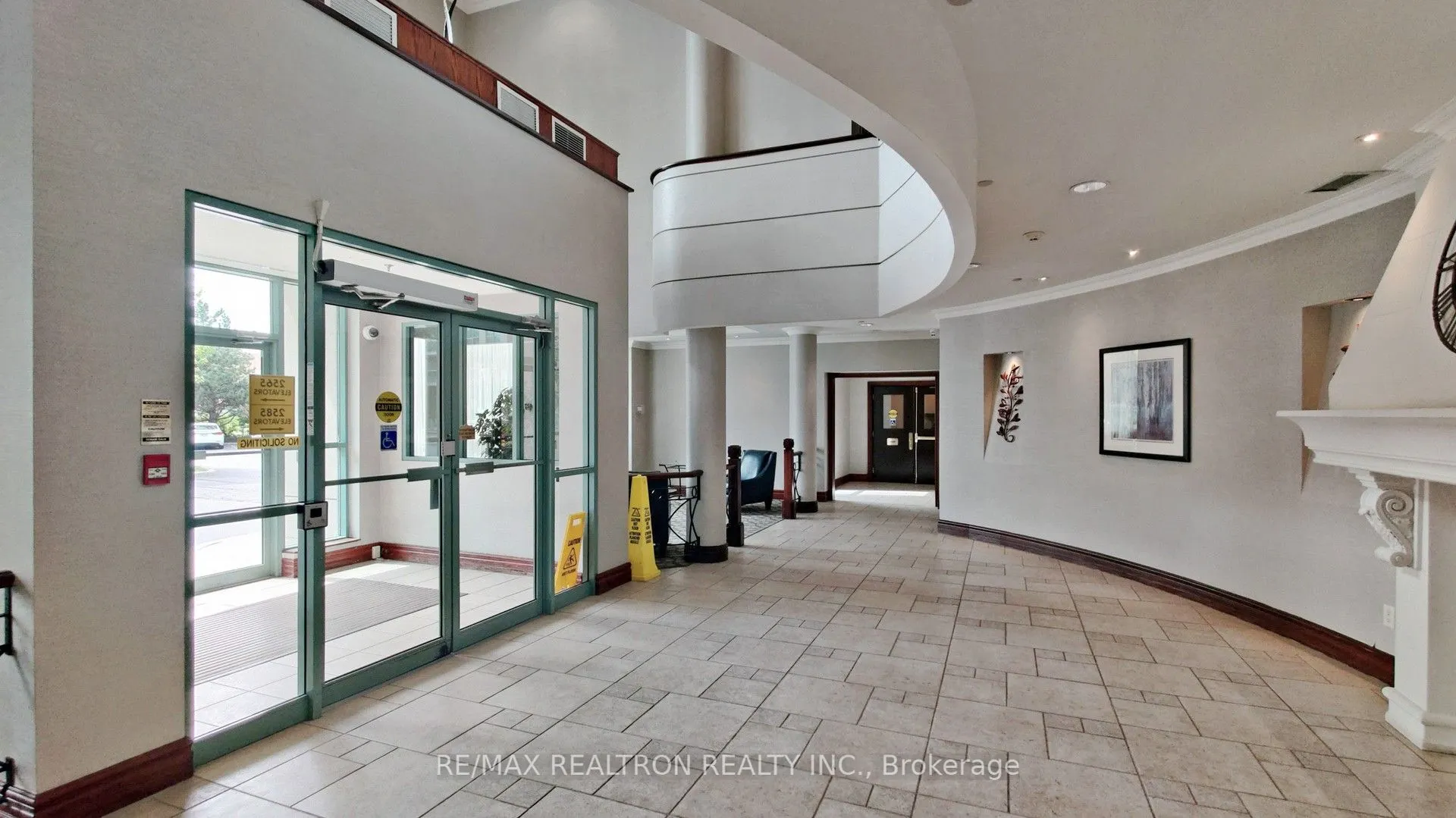 2585 Erin Centre Boulevard, #207