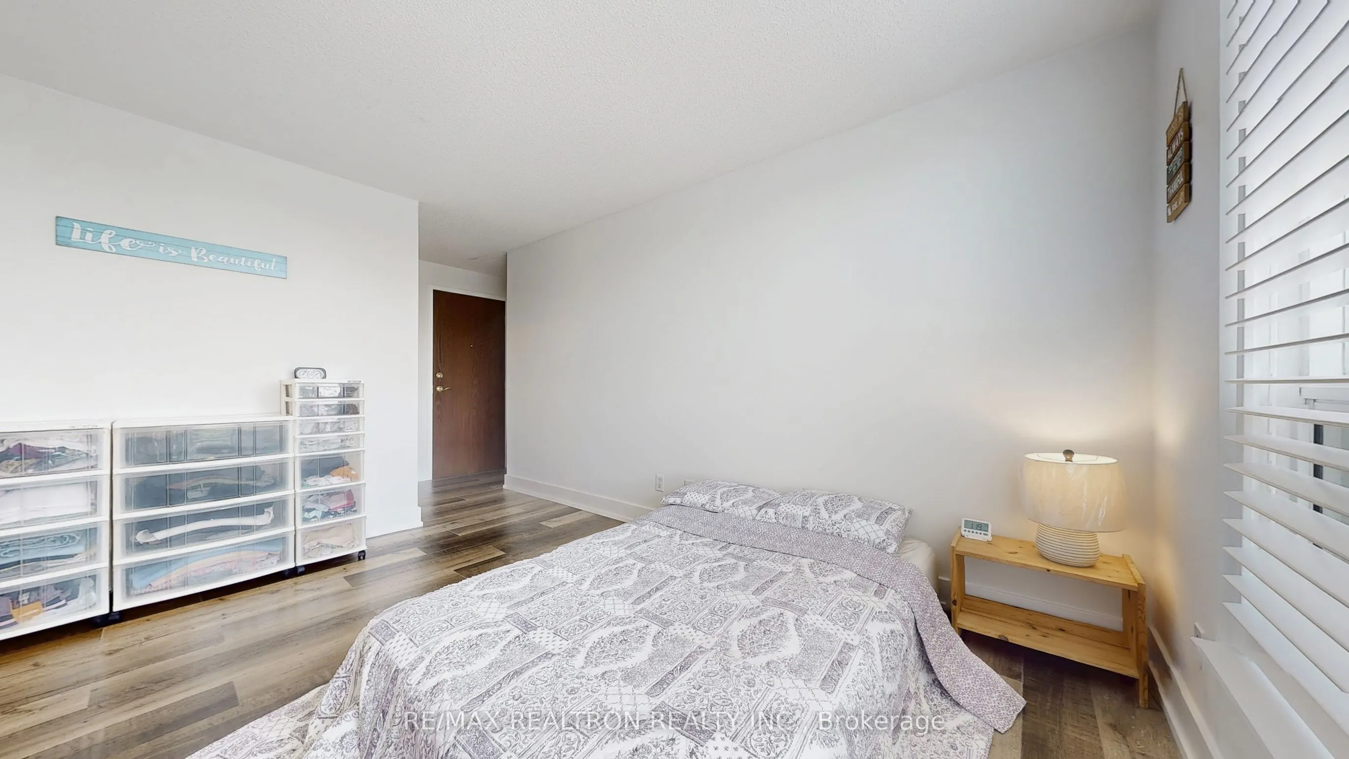 2585 Erin Centre Boulevard, #207