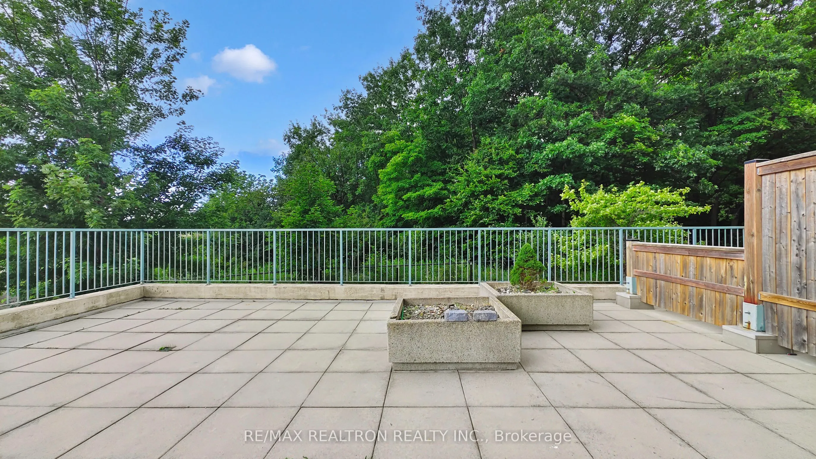 2585 Erin Centre Boulevard, #207