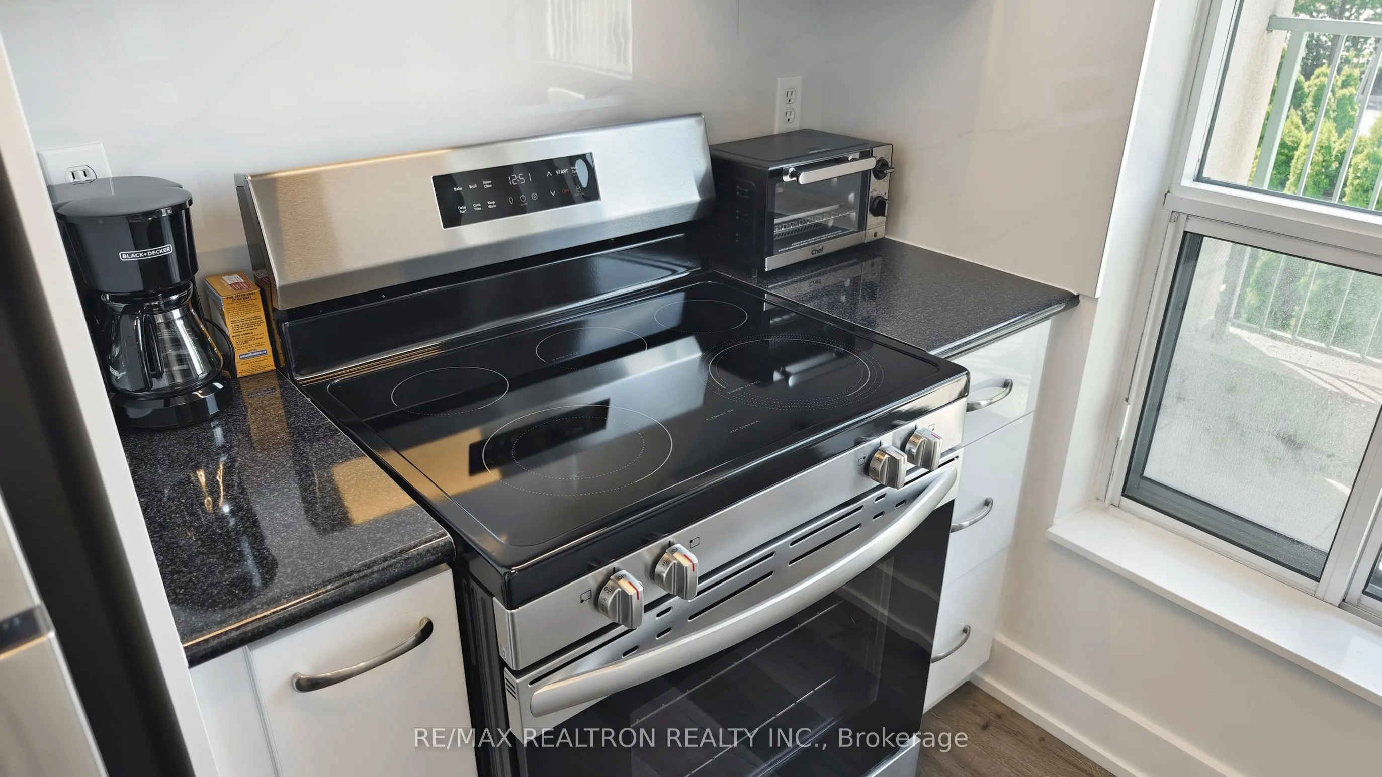 2585 Erin Centre Boulevard, #207