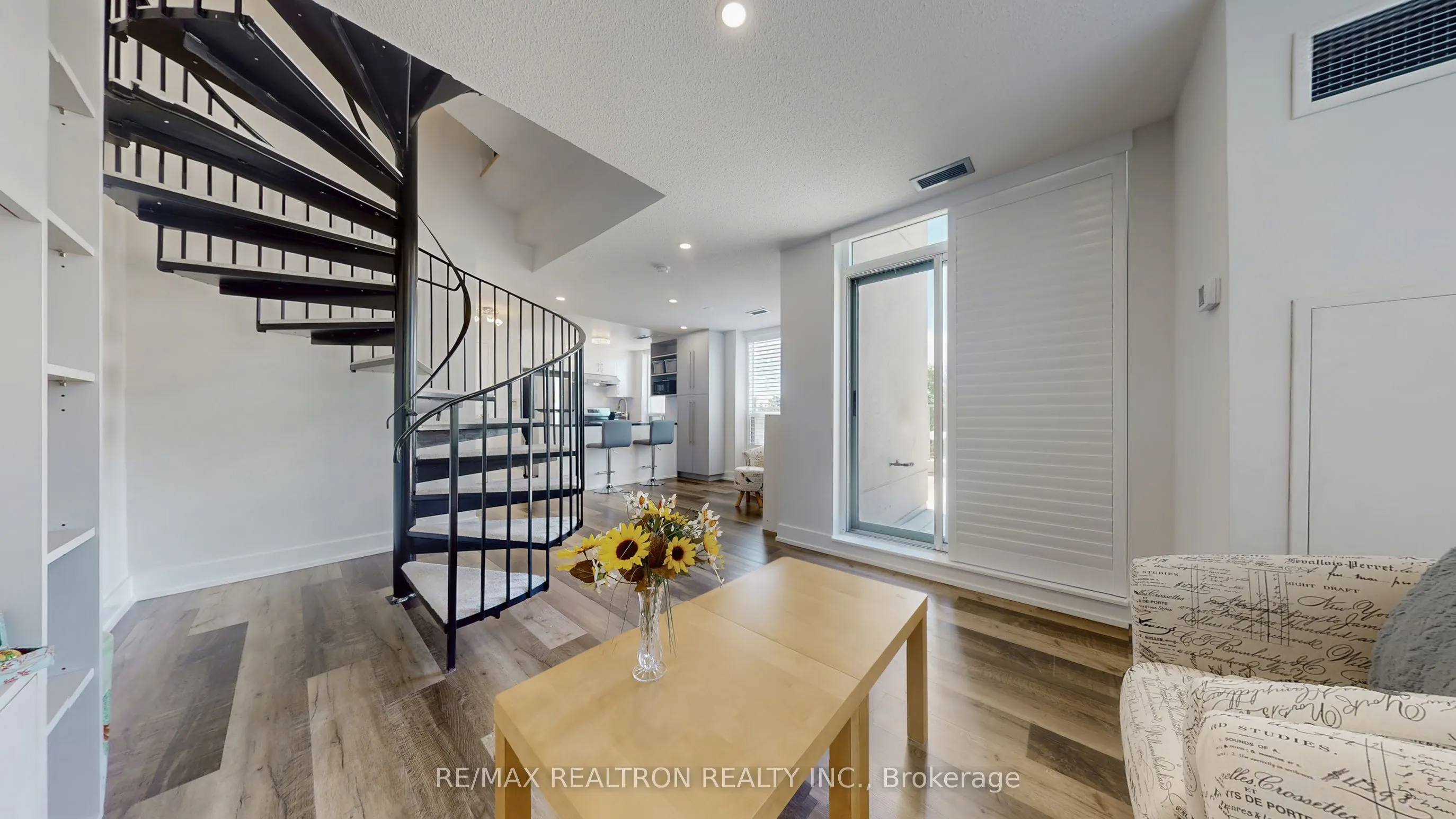 2585 Erin Centre Boulevard, #207