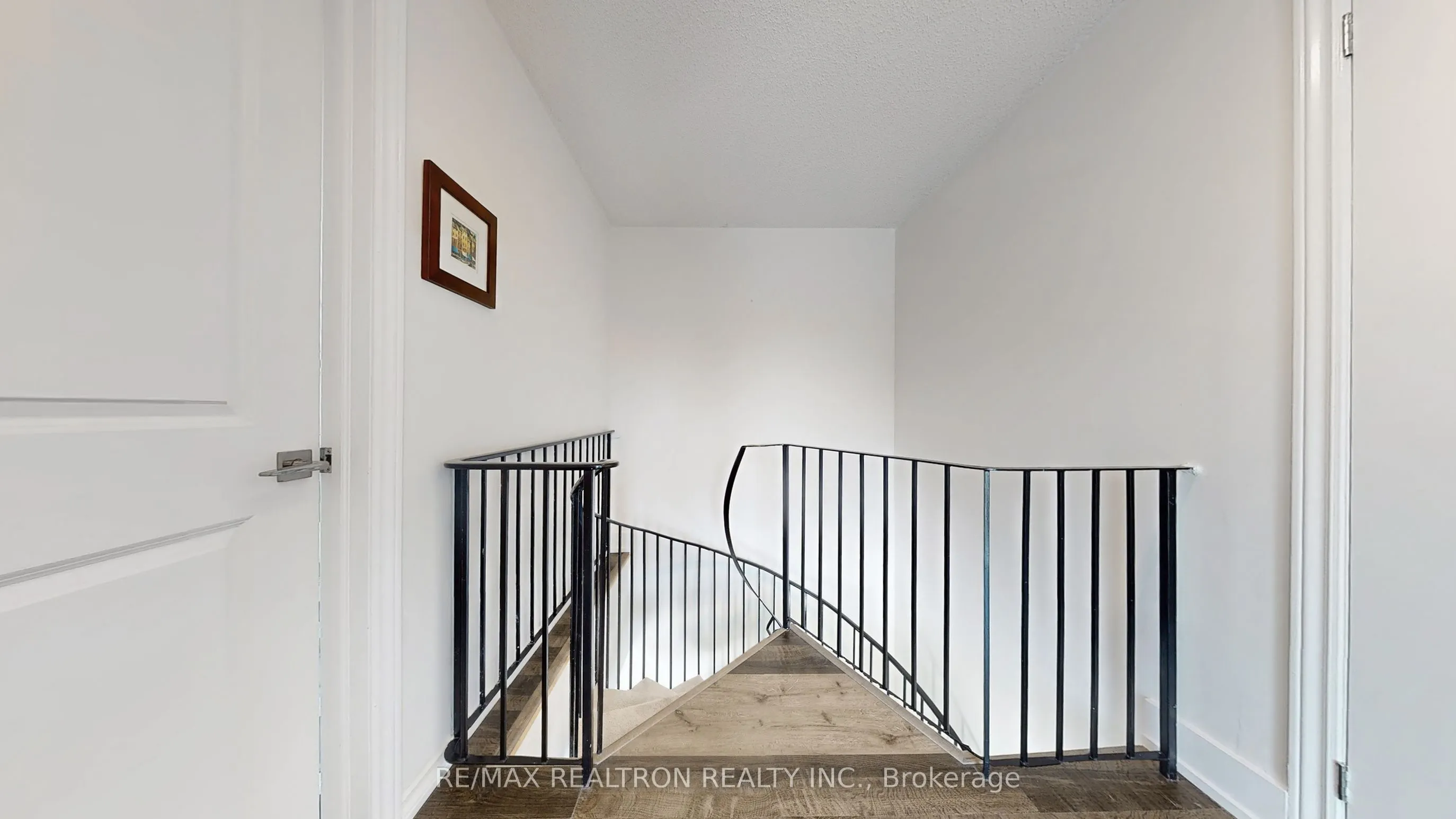 2585 Erin Centre Boulevard, #207