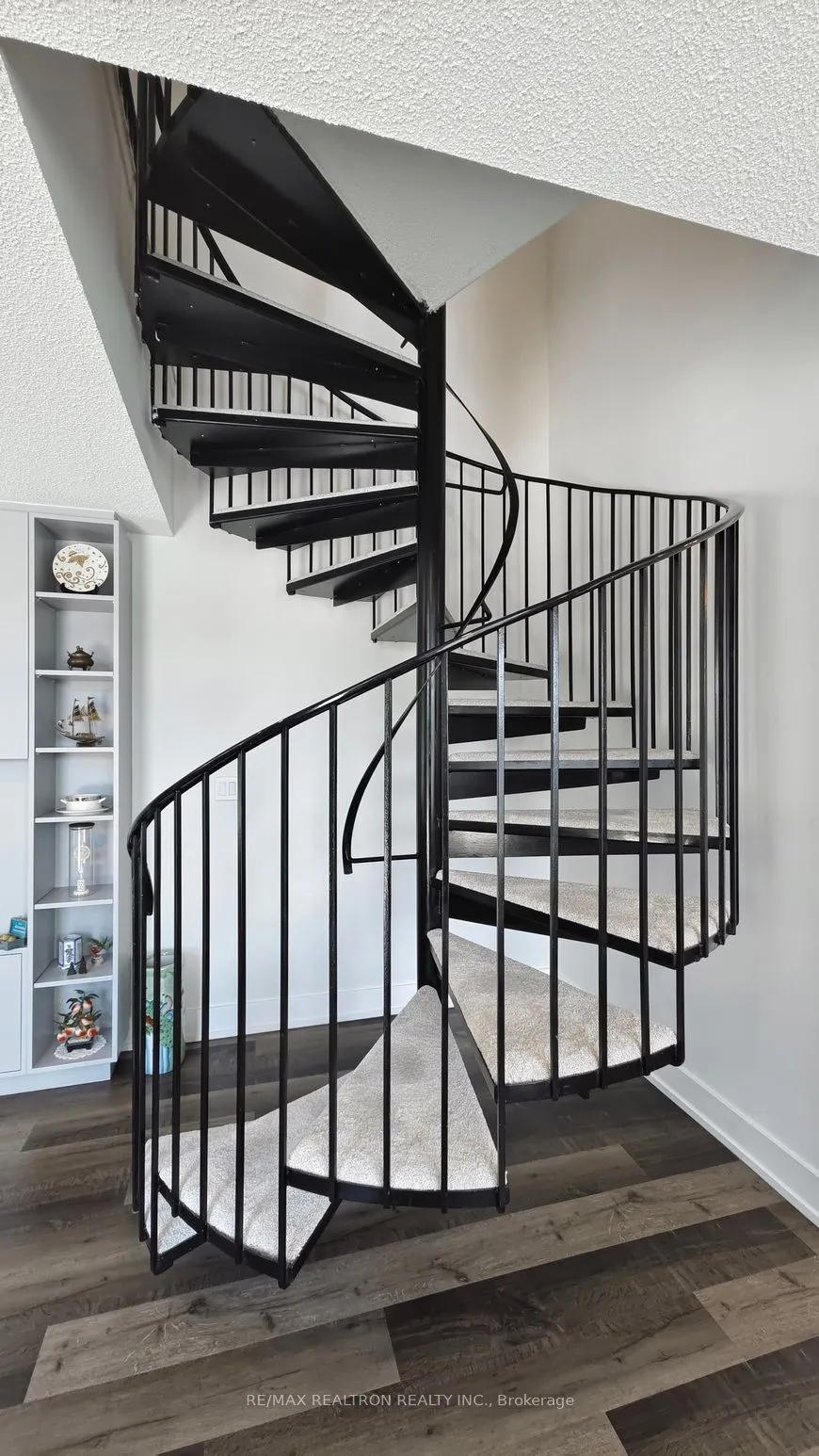 2585 Erin Centre Boulevard, #207