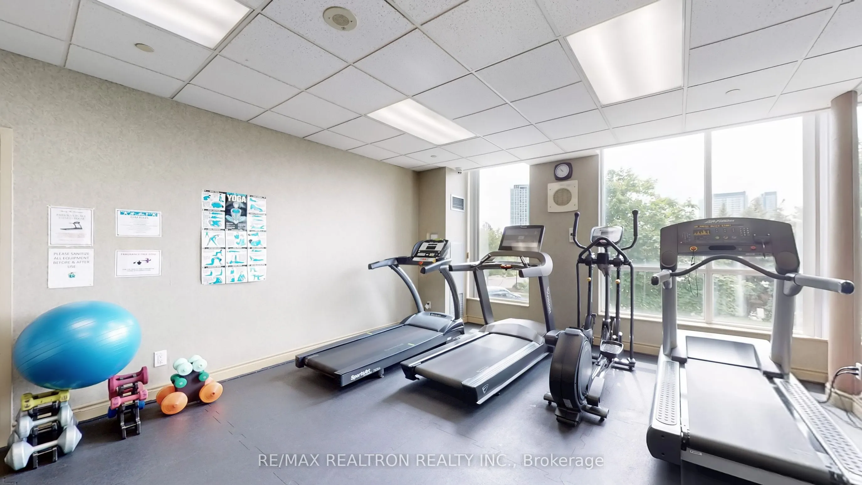 2585 Erin Centre Boulevard, #207