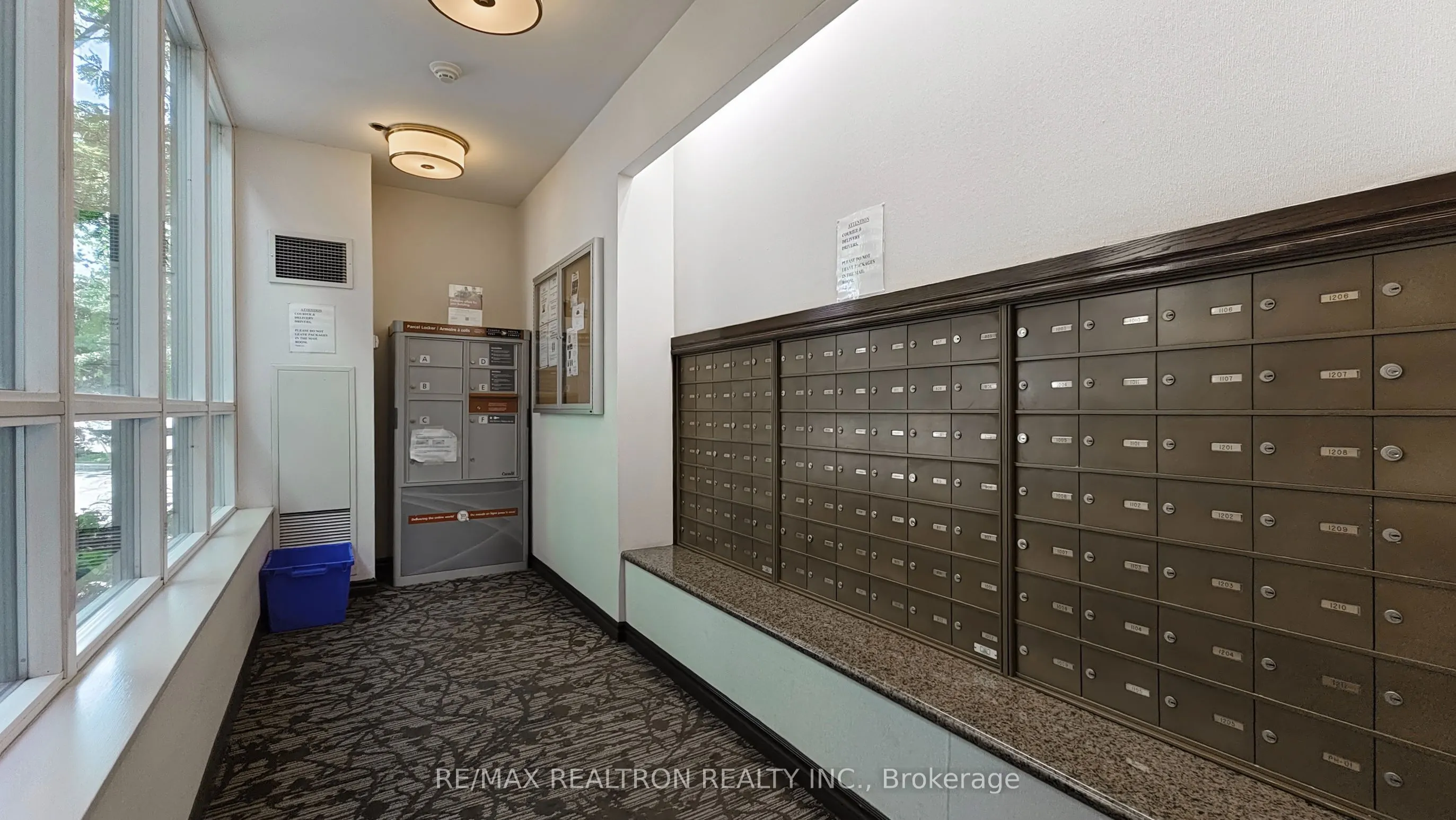 2585 Erin Centre Boulevard, #207