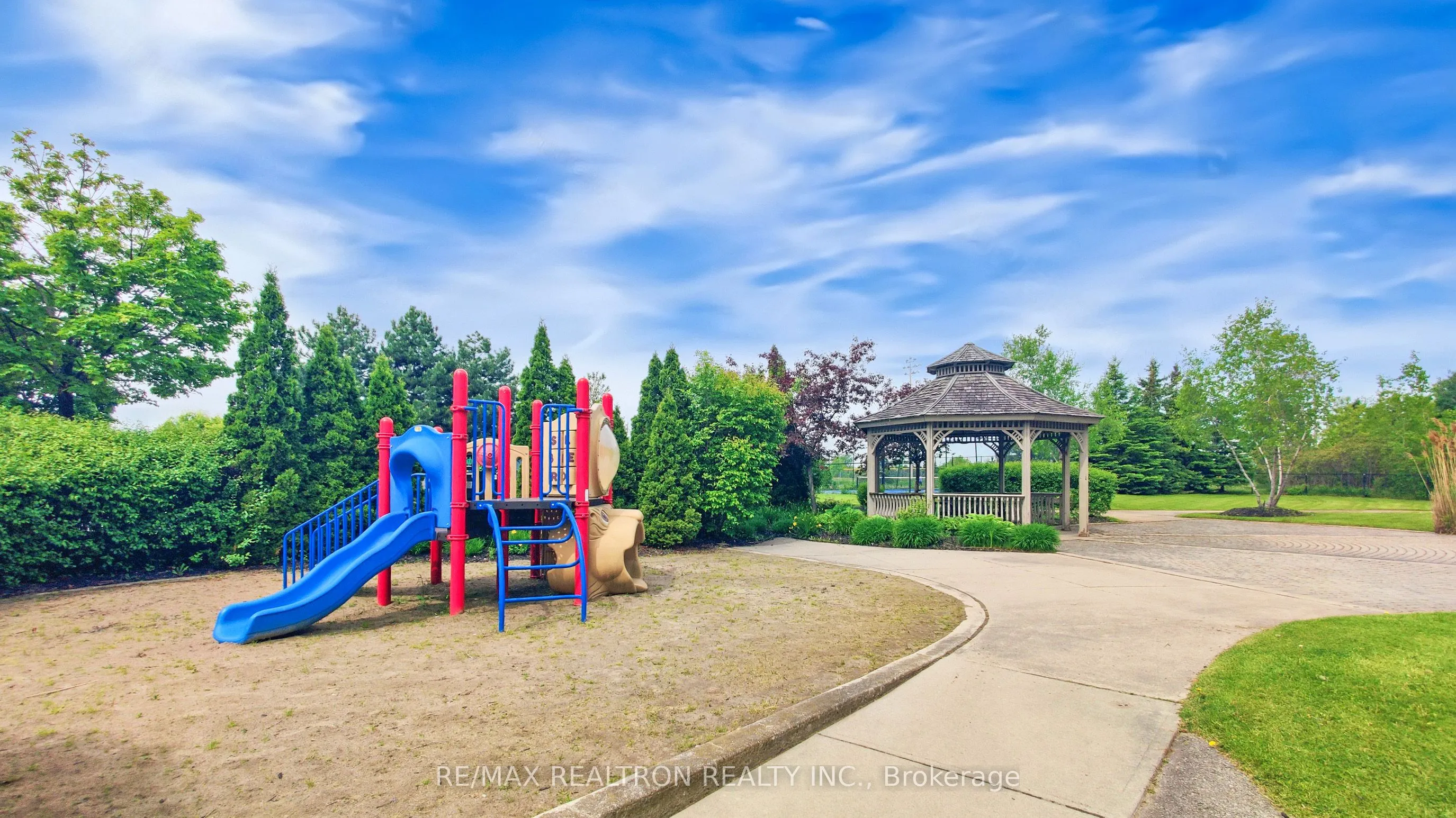 2585 Erin Centre Boulevard, #207