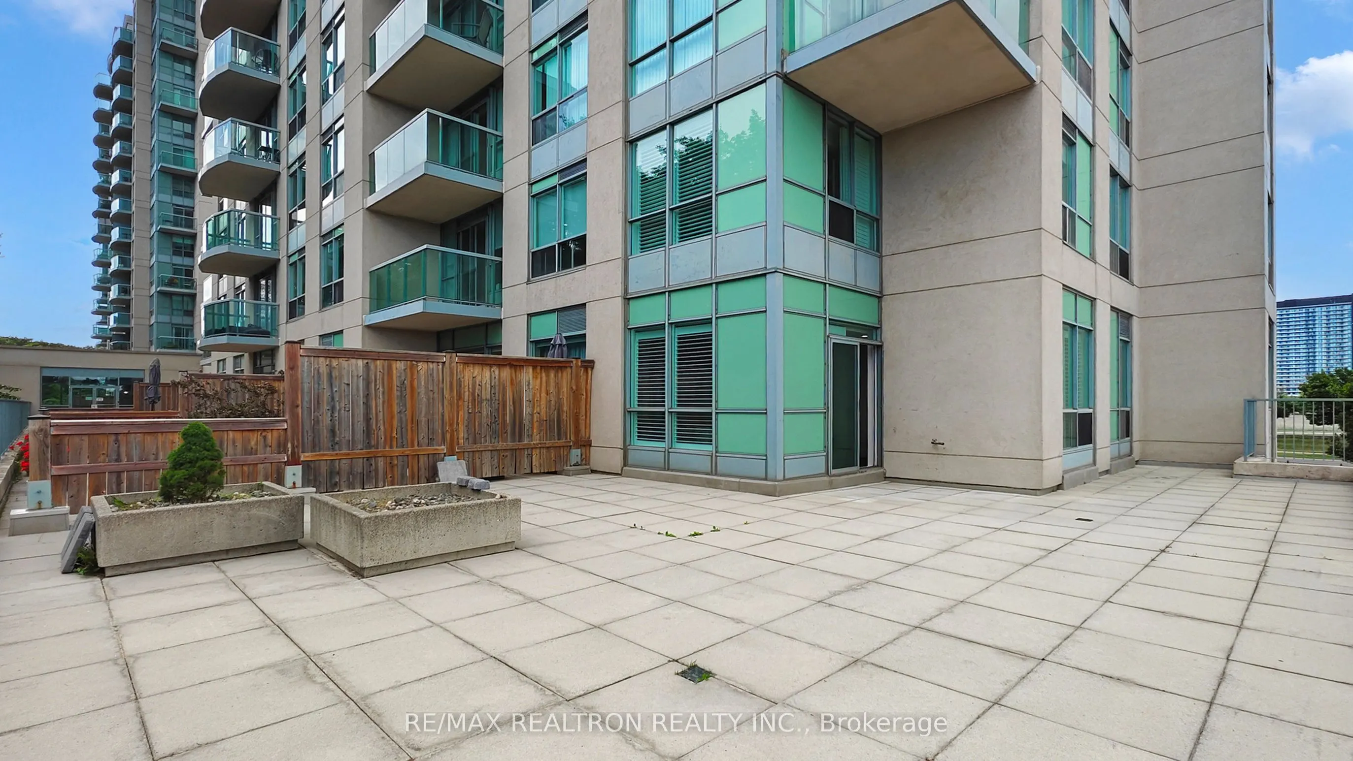 2585 Erin Centre Boulevard, #207