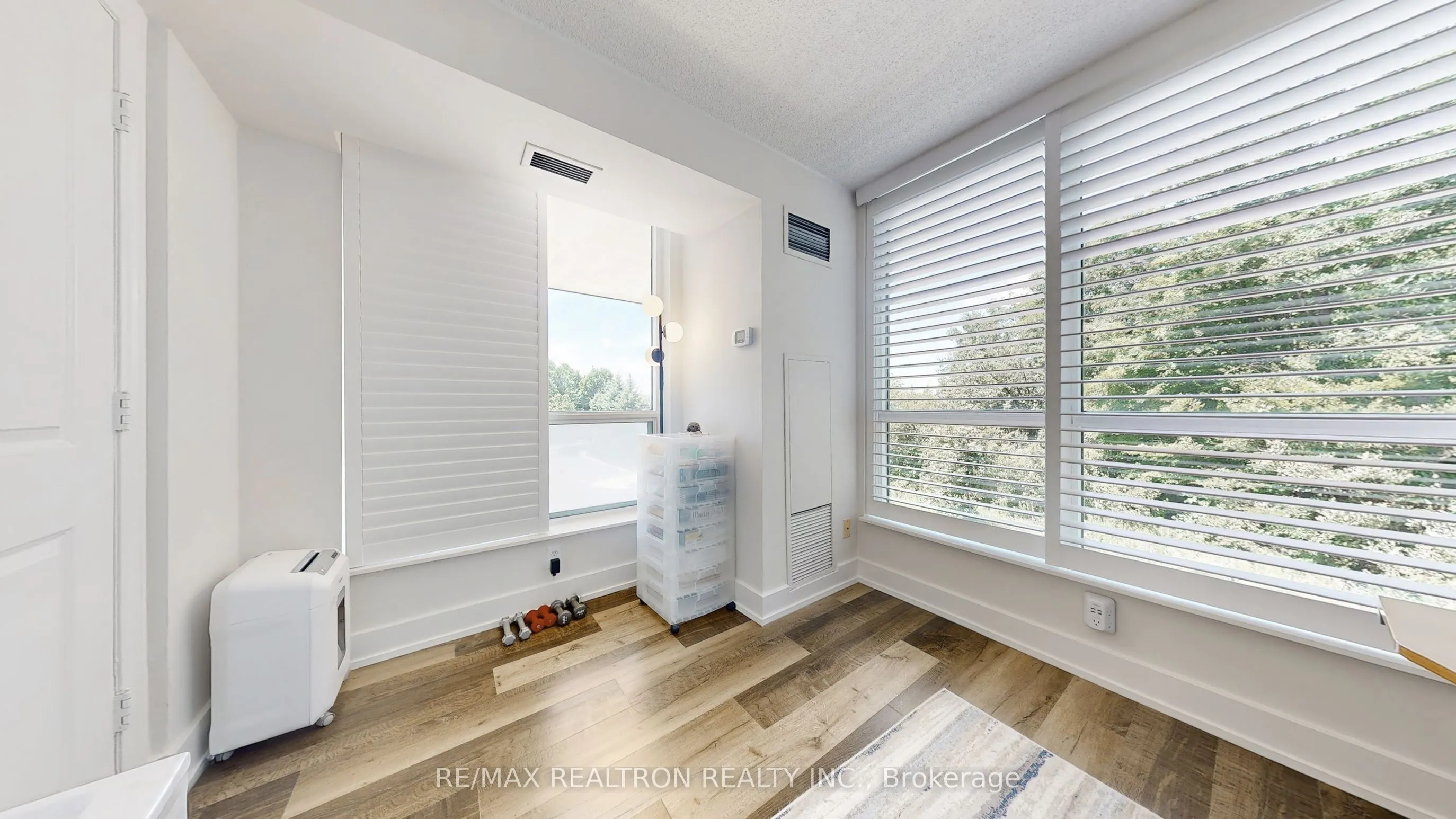 2585 Erin Centre Boulevard, #207