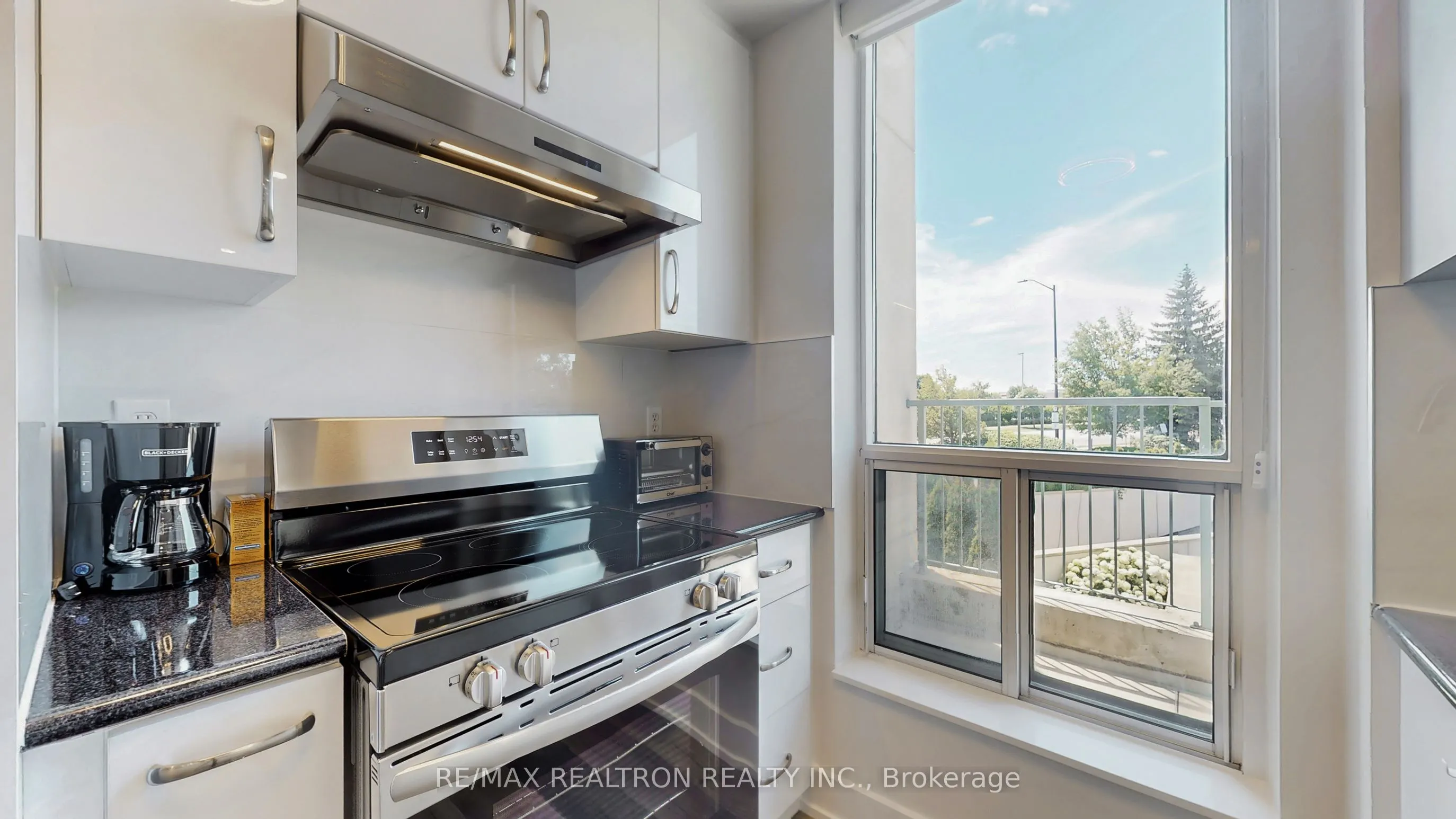 2585 Erin Centre Boulevard, #207