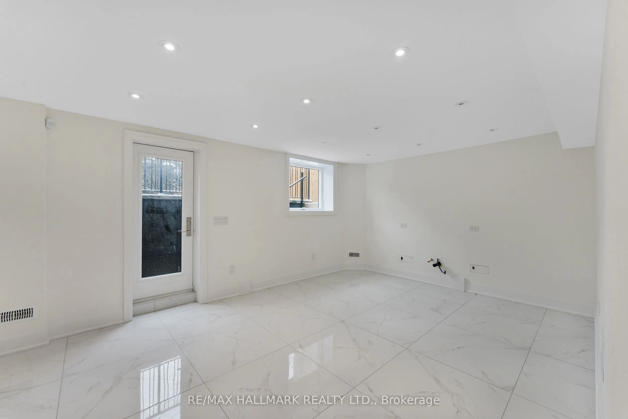 42 Agar Crescent