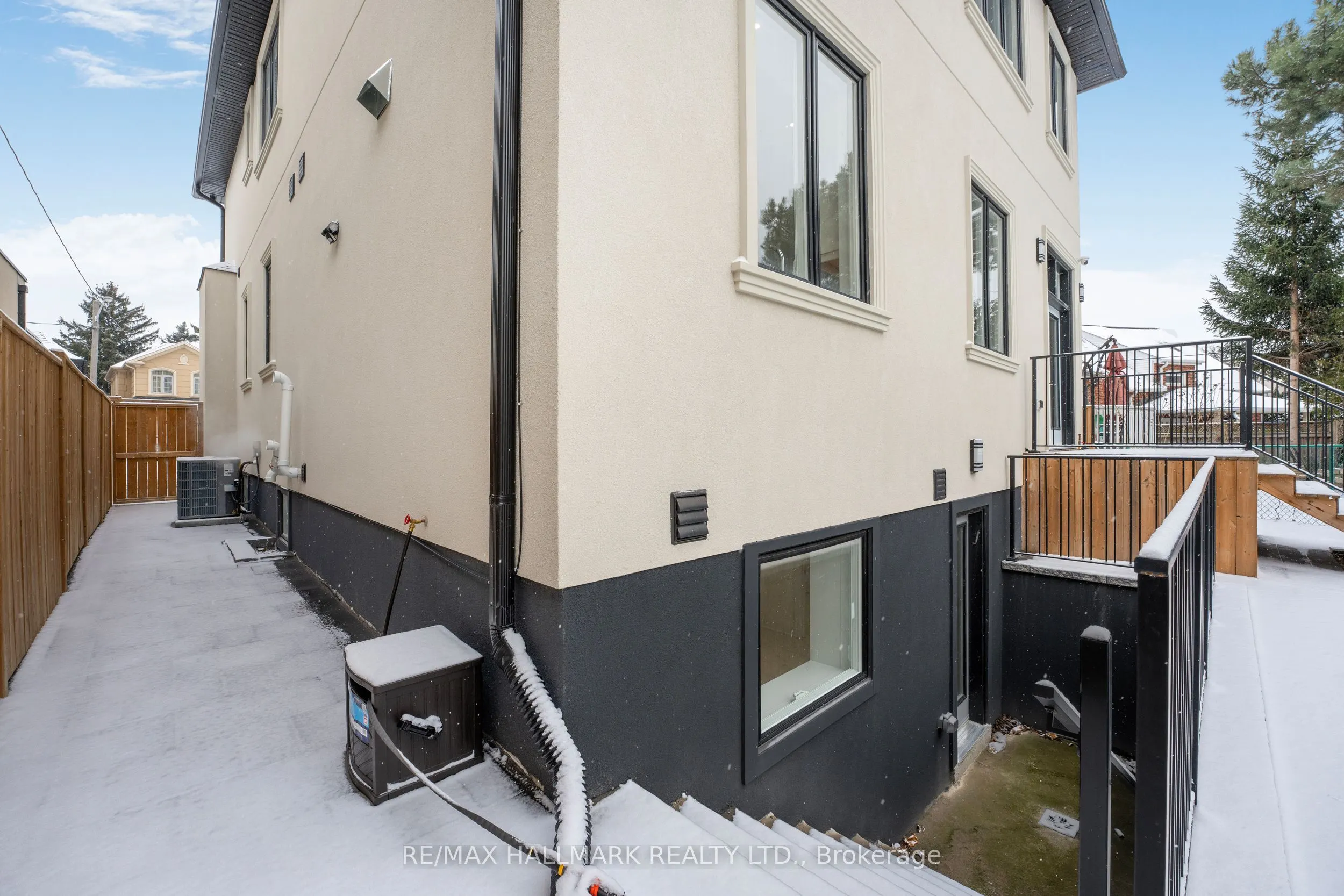 42 Agar Crescent