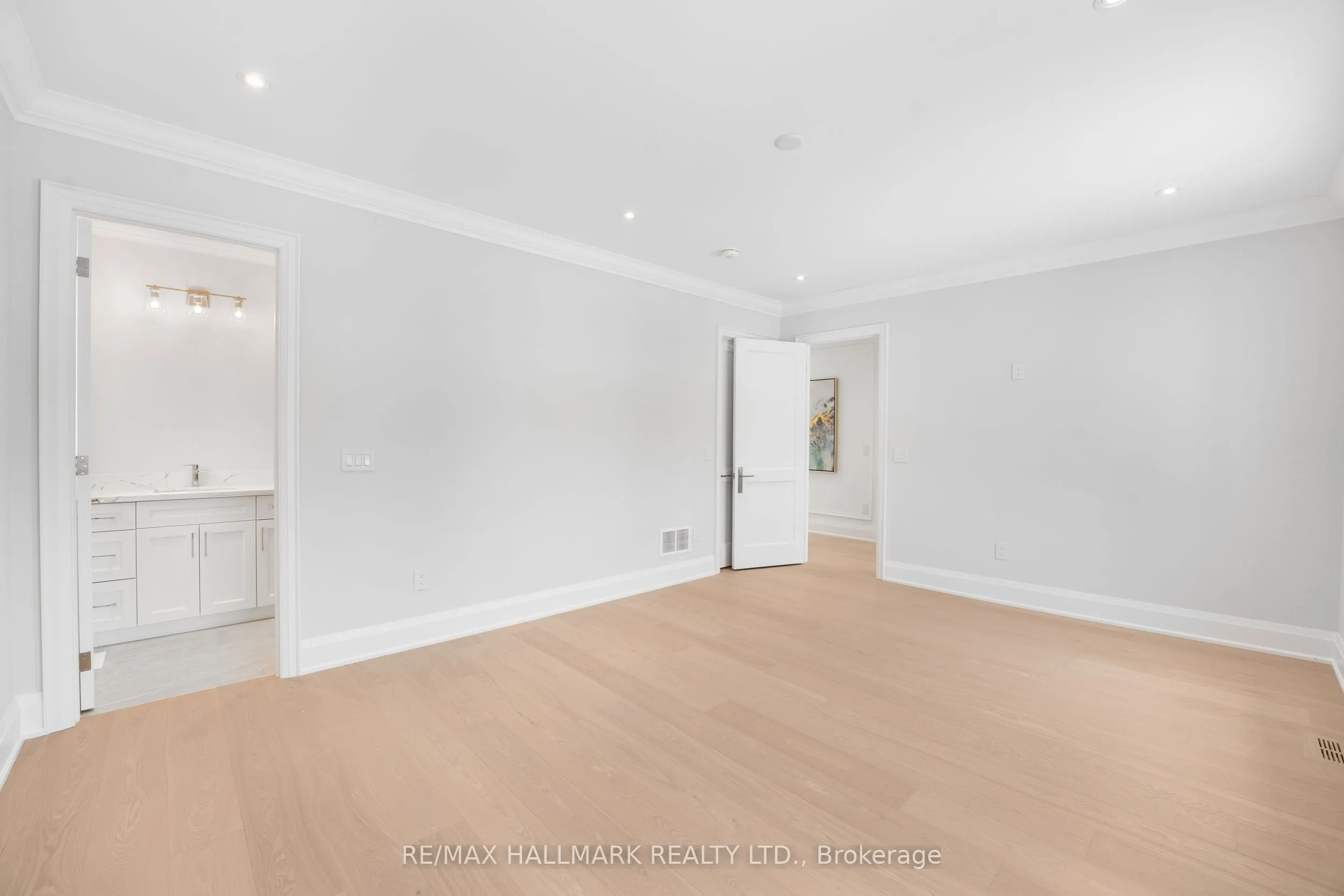42 Agar Crescent
