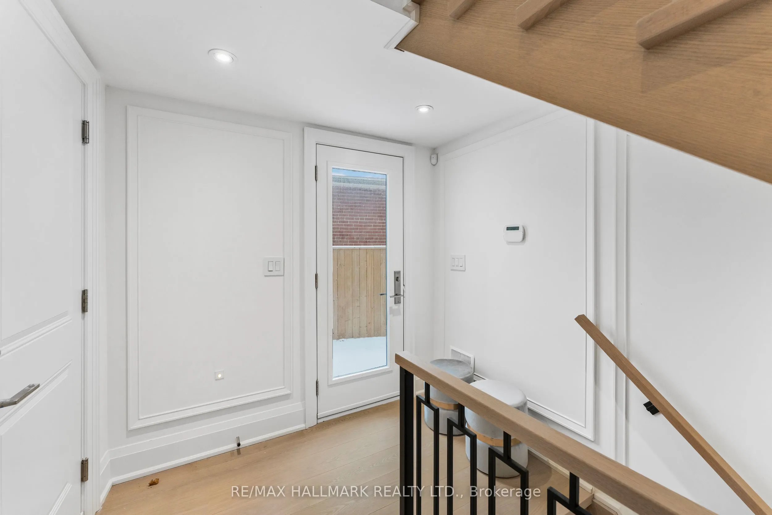 42 Agar Crescent