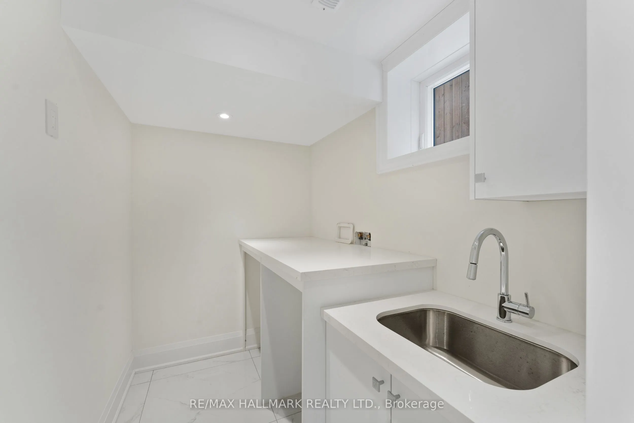 42 Agar Crescent