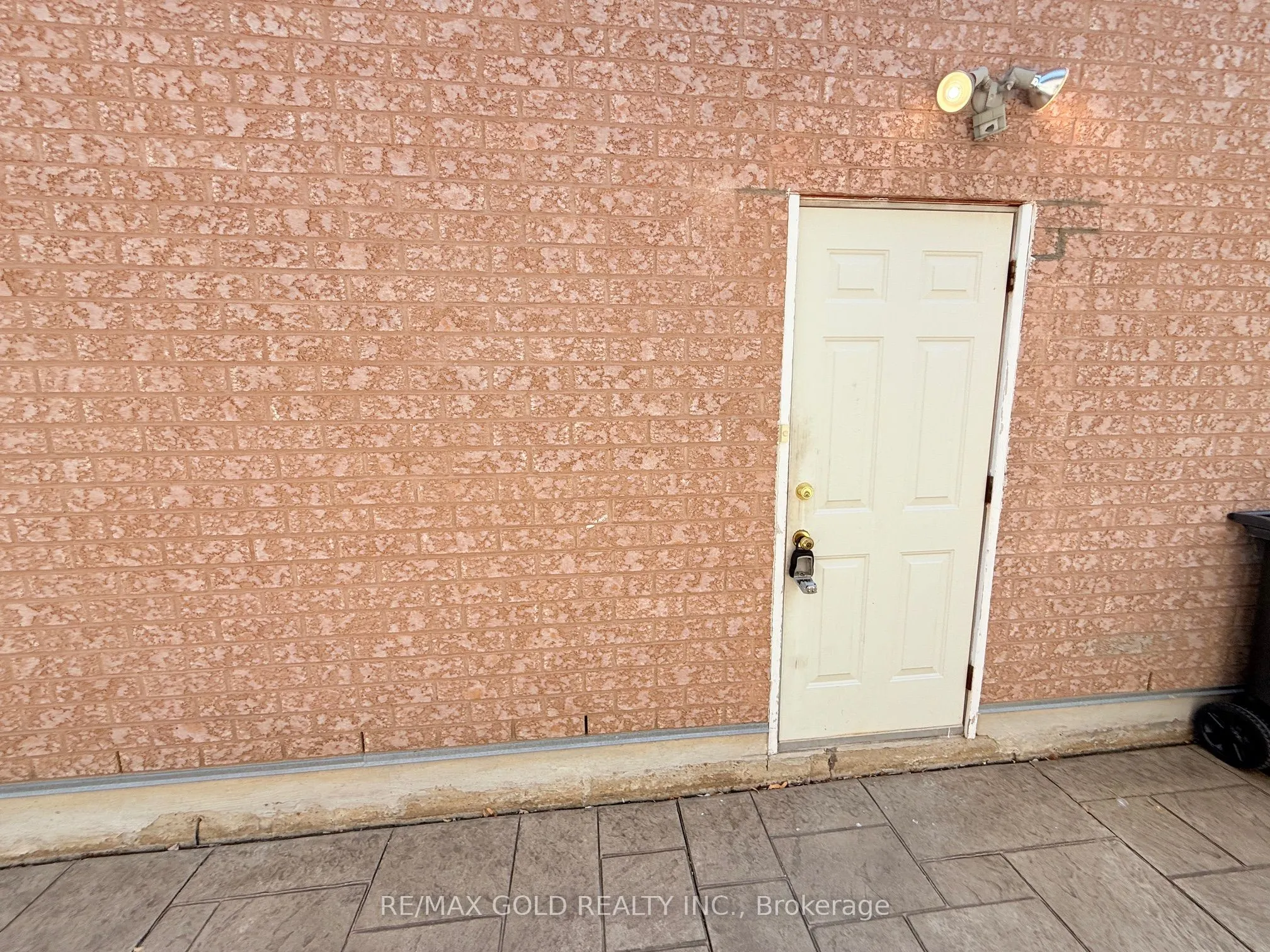 5444 Razorbill Court