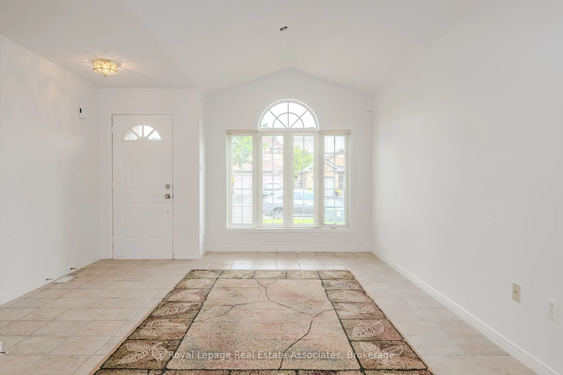 2887 Darien Road N