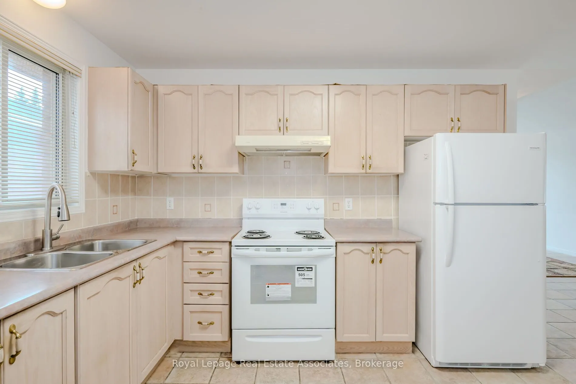 2887 Darien Road N