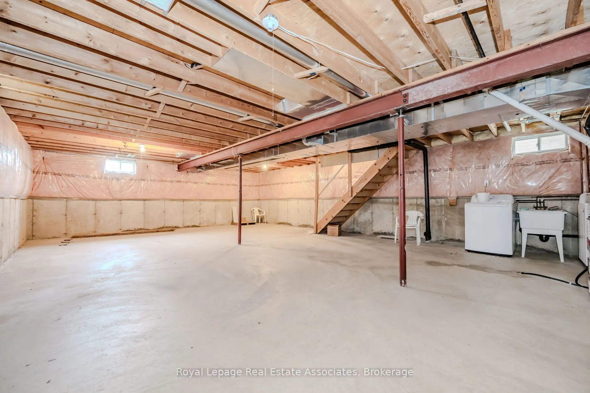 2887 Darien Road N