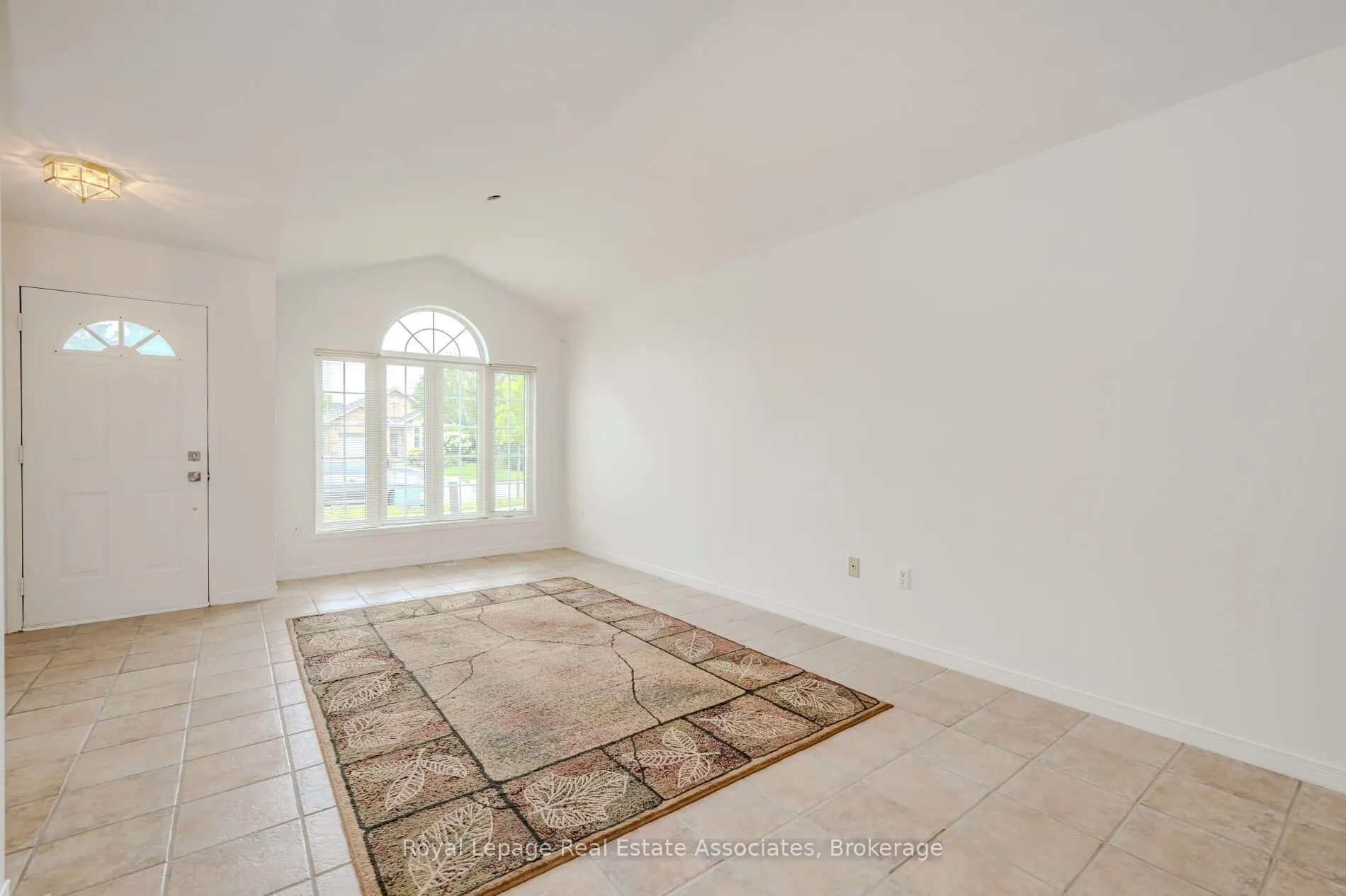 2887 Darien Road N