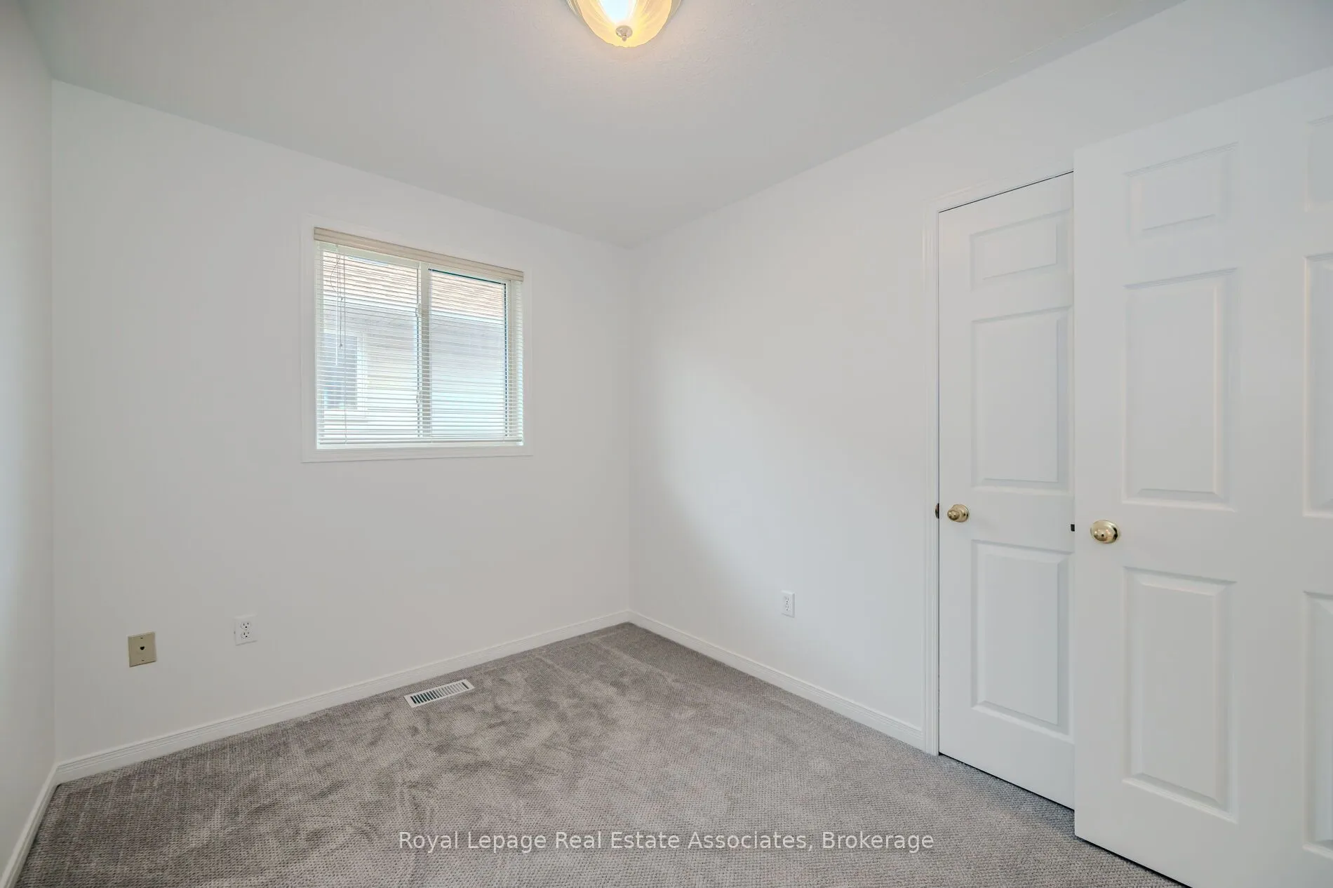 2887 Darien Road N