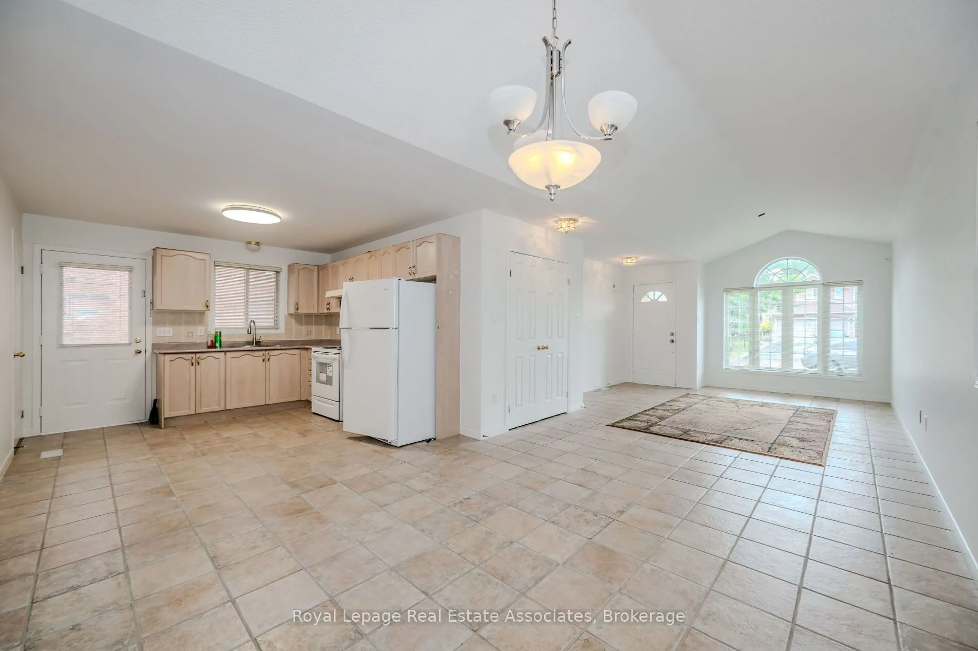 2887 Darien Road N