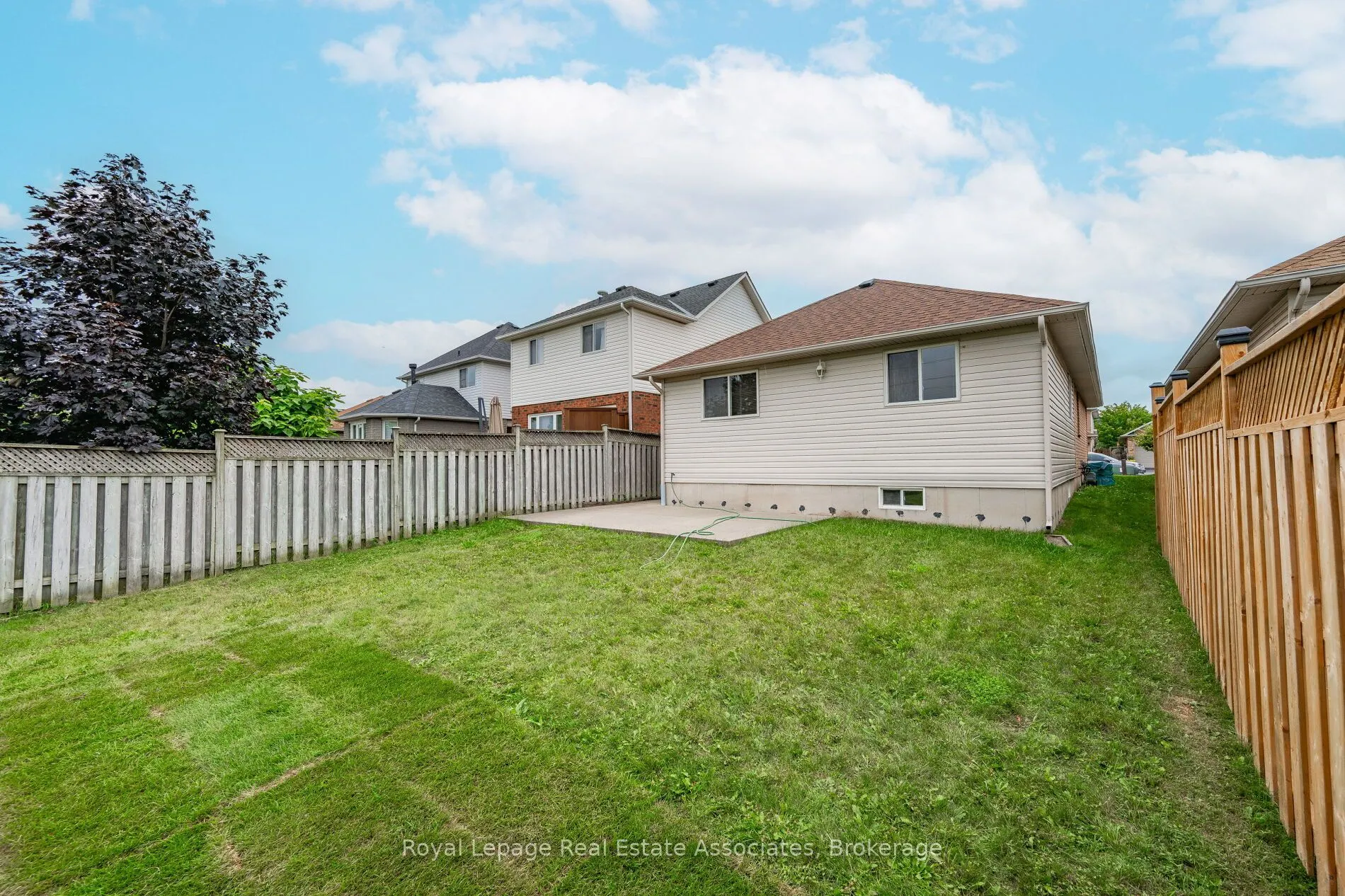 2887 Darien Road N