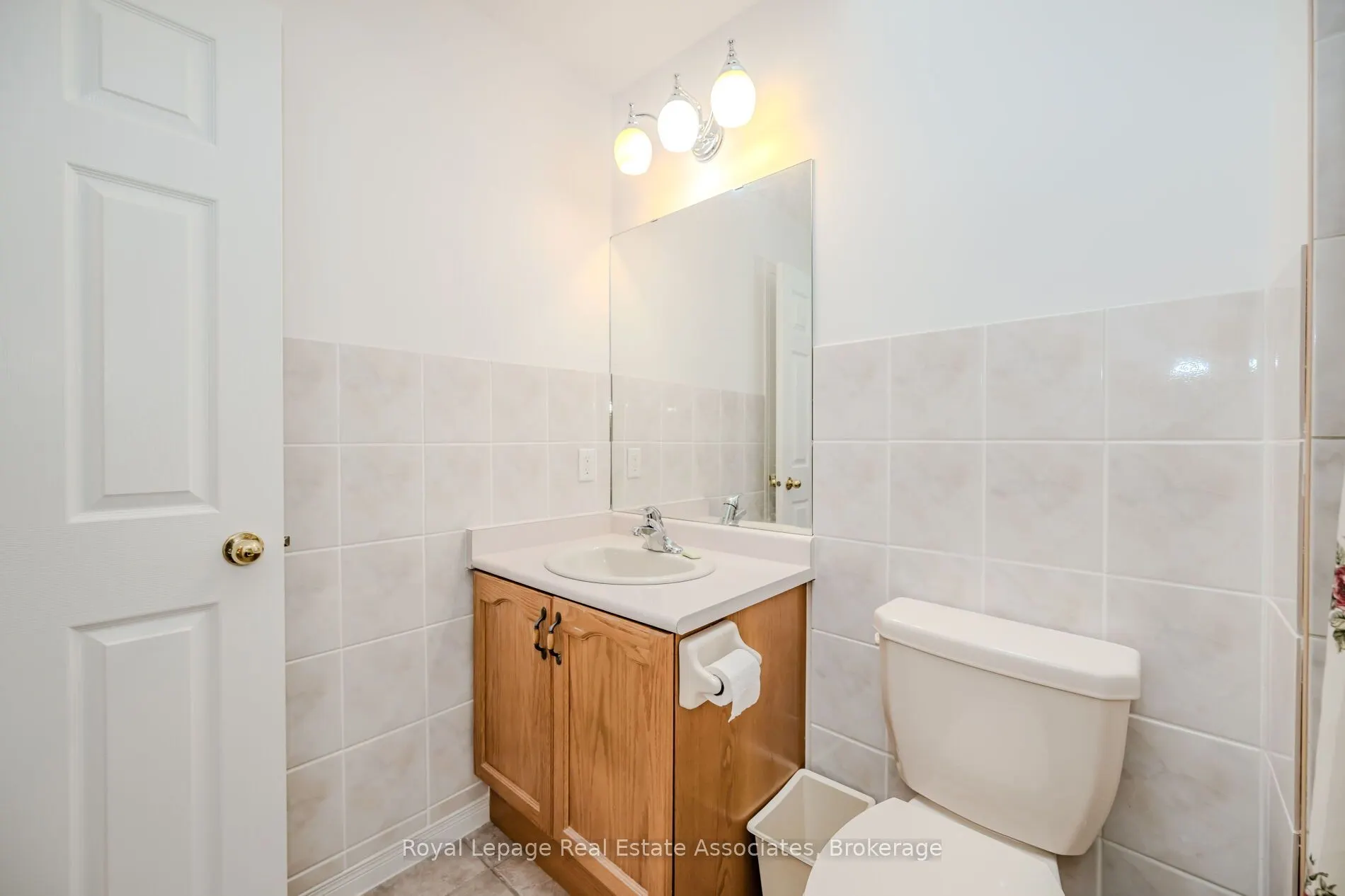 2887 Darien Road N