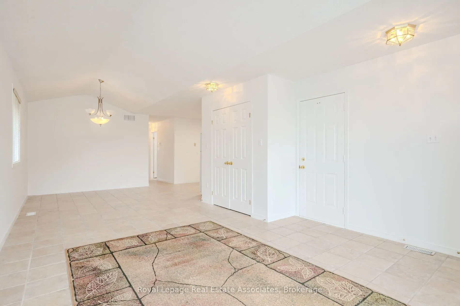 2887 Darien Road N