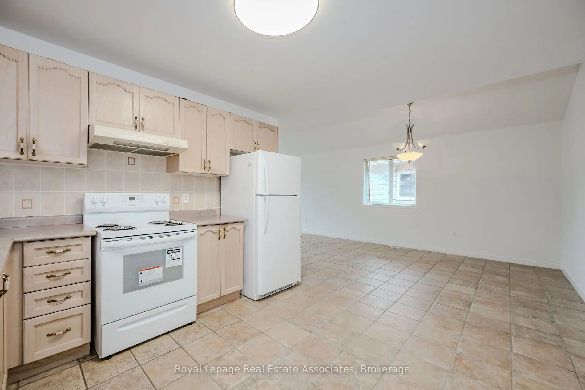 2887 Darien Road N