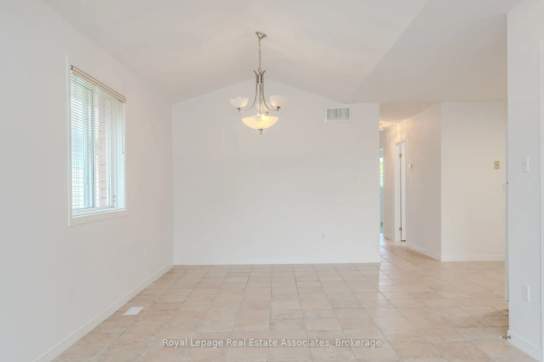2887 Darien Road N