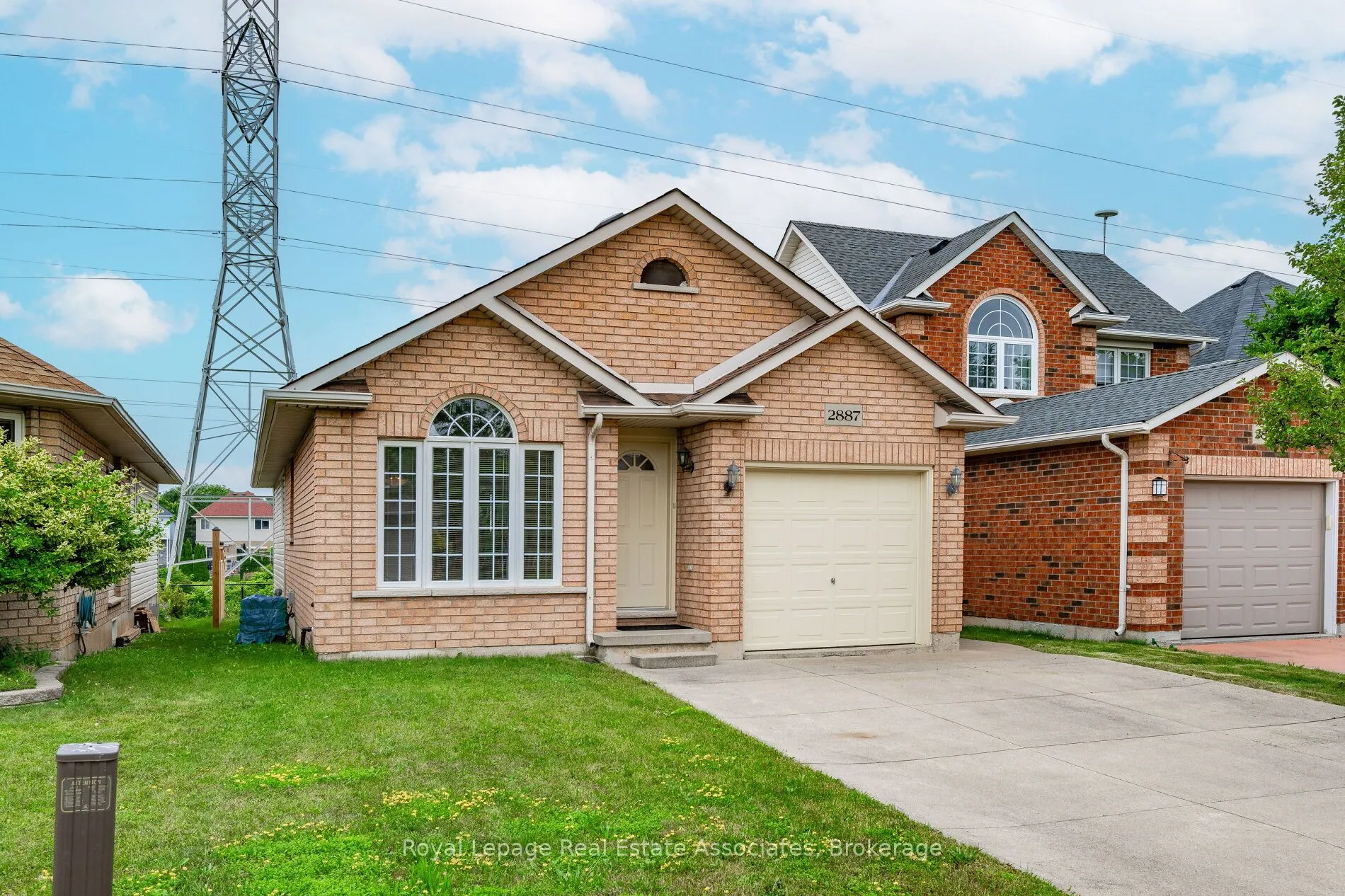 2887 Darien Road N